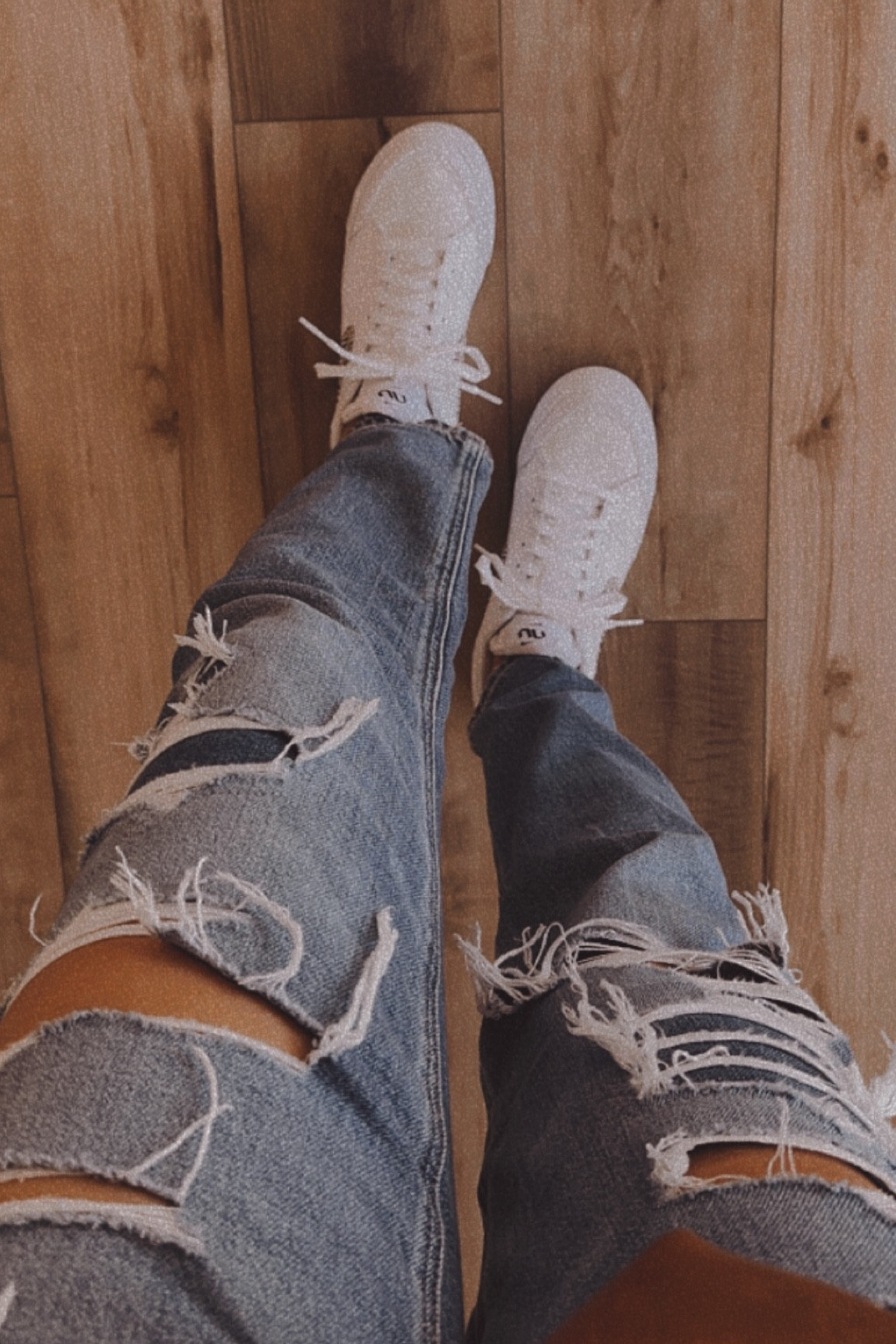 mom jeans 🤙🏼
AE / jean sale / fall outfits / American Eagle / Nikes

#LTKshoecrush #LTKsalealert #LTKfindsunder50