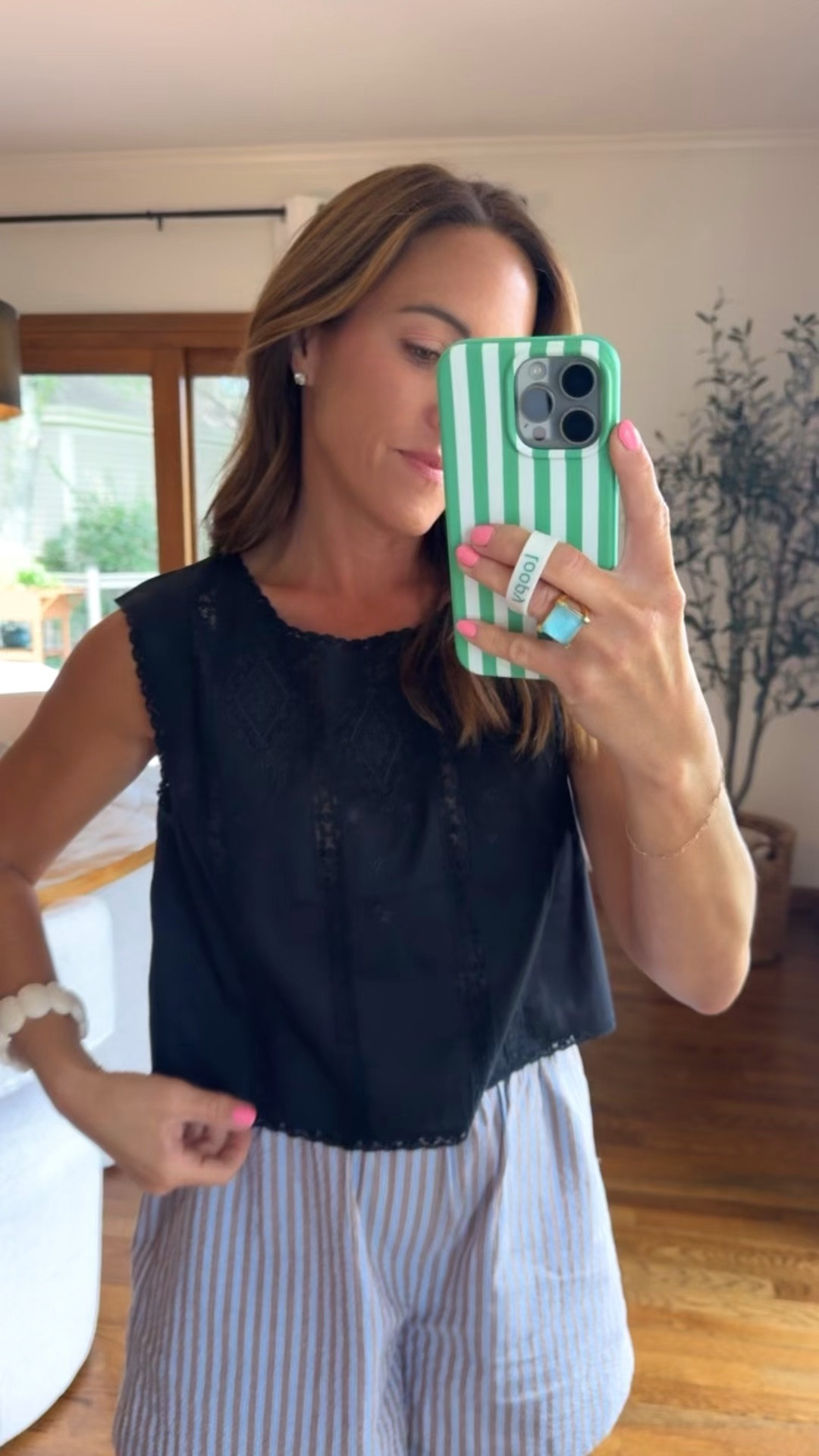 Lace detailing 🫶🏻
XS in both

#LTKootd #LTKmomlife #LTKOver40