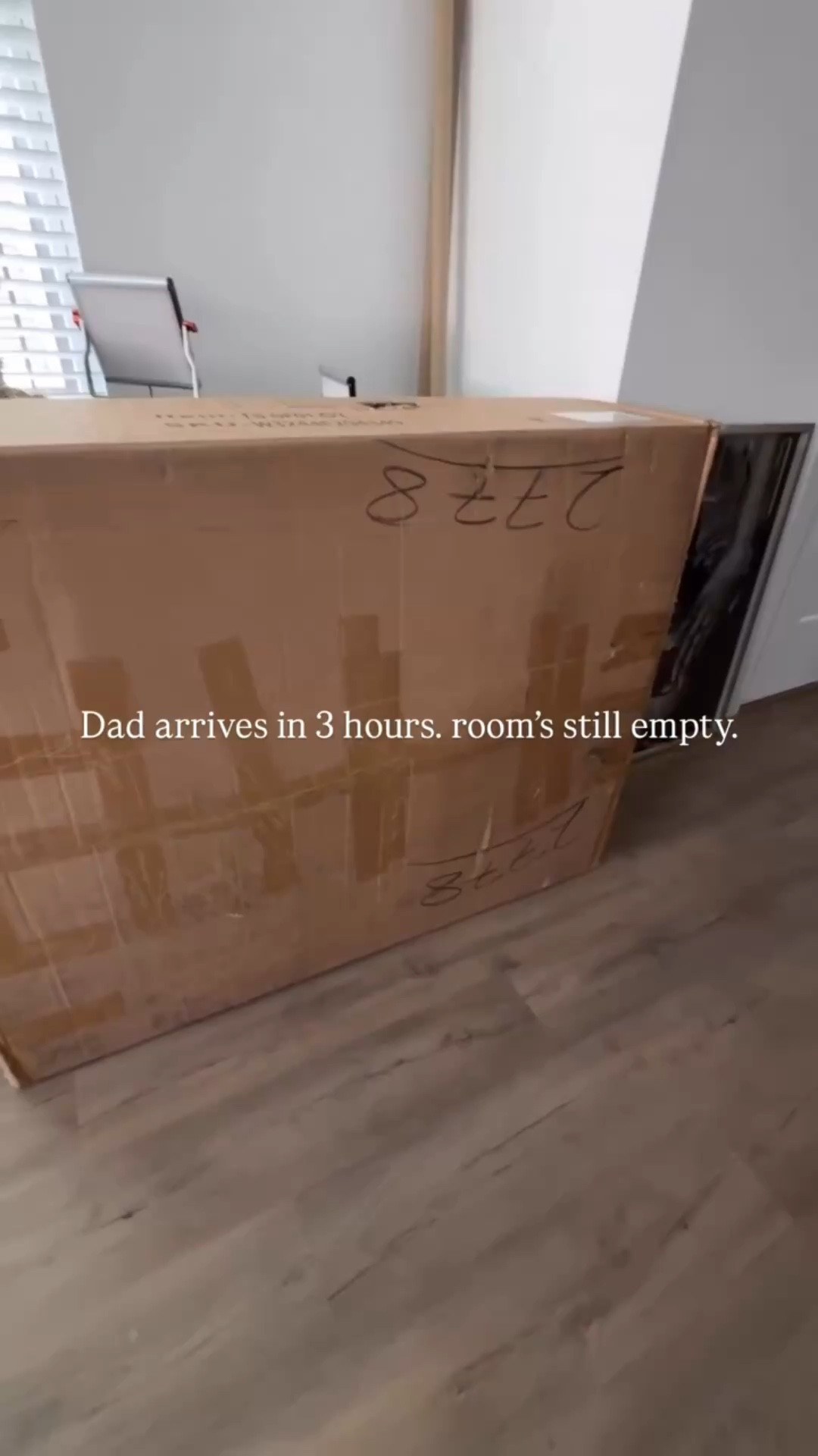 Dad is coming in a few hours and my “content room” had to turn into a real guest bedroom FAST 😅

This 100lb sleeper sofa showed up and yes… I carried it upstairs by myself.

Minimal pieces. Clear instructions. Took less time than I expected and it fits perfectly in this small space.

It pulls out into a full bed and is actually comfortable, not the stiff guest couch type.

If you’re turning a small room into a dual-purpose guest room + office/content space, this is it.

Comment “SOFA” and I’ll send you the link or you can shop it in my bio under Guest Room before it sells out.