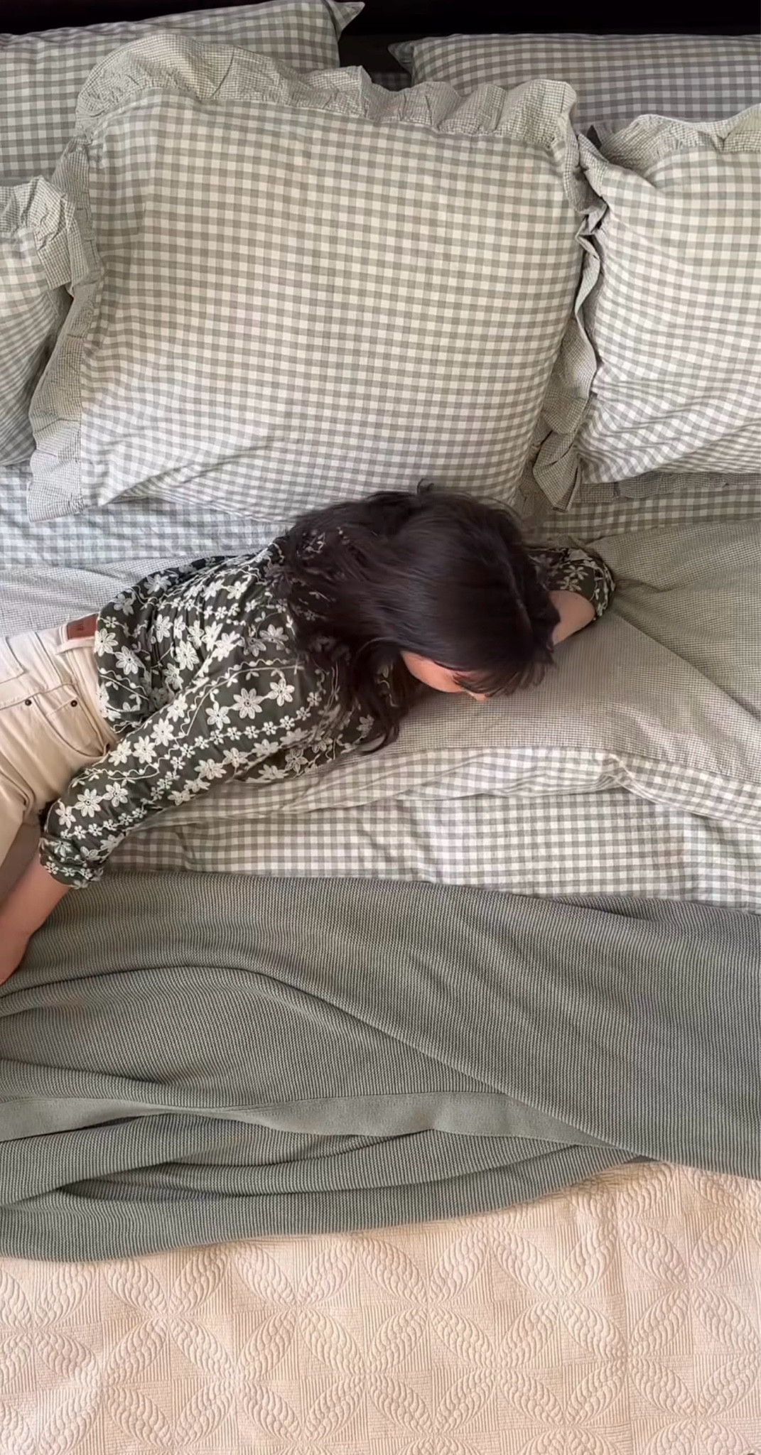 Spring bedding that adds so much texture and pattern 🤍

#LTKhome