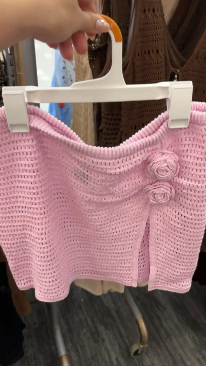 How cute is this swimsuit skirt cover up?!💕🌴

Swim, travel, beach, pool, swimsuit, cover up, summer, spring, @Target 

#LTKSeasonal #LTKSwim #LTKTravel