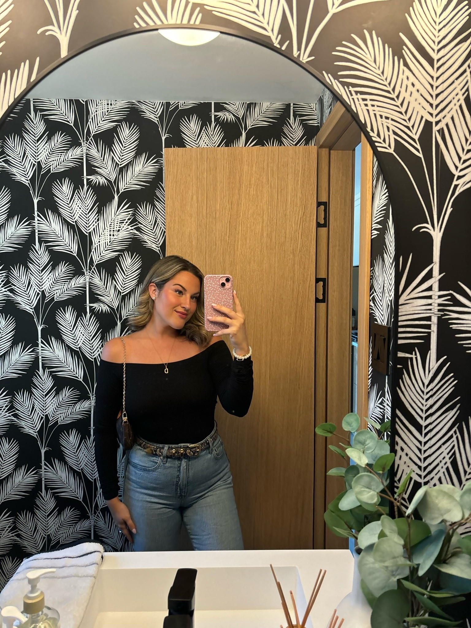Dinner fit 🍽️🖤

#shein #denim #nightoutfit #fallfit #fallfashion

#LTKfall #LTKjeans #LTKdatenight