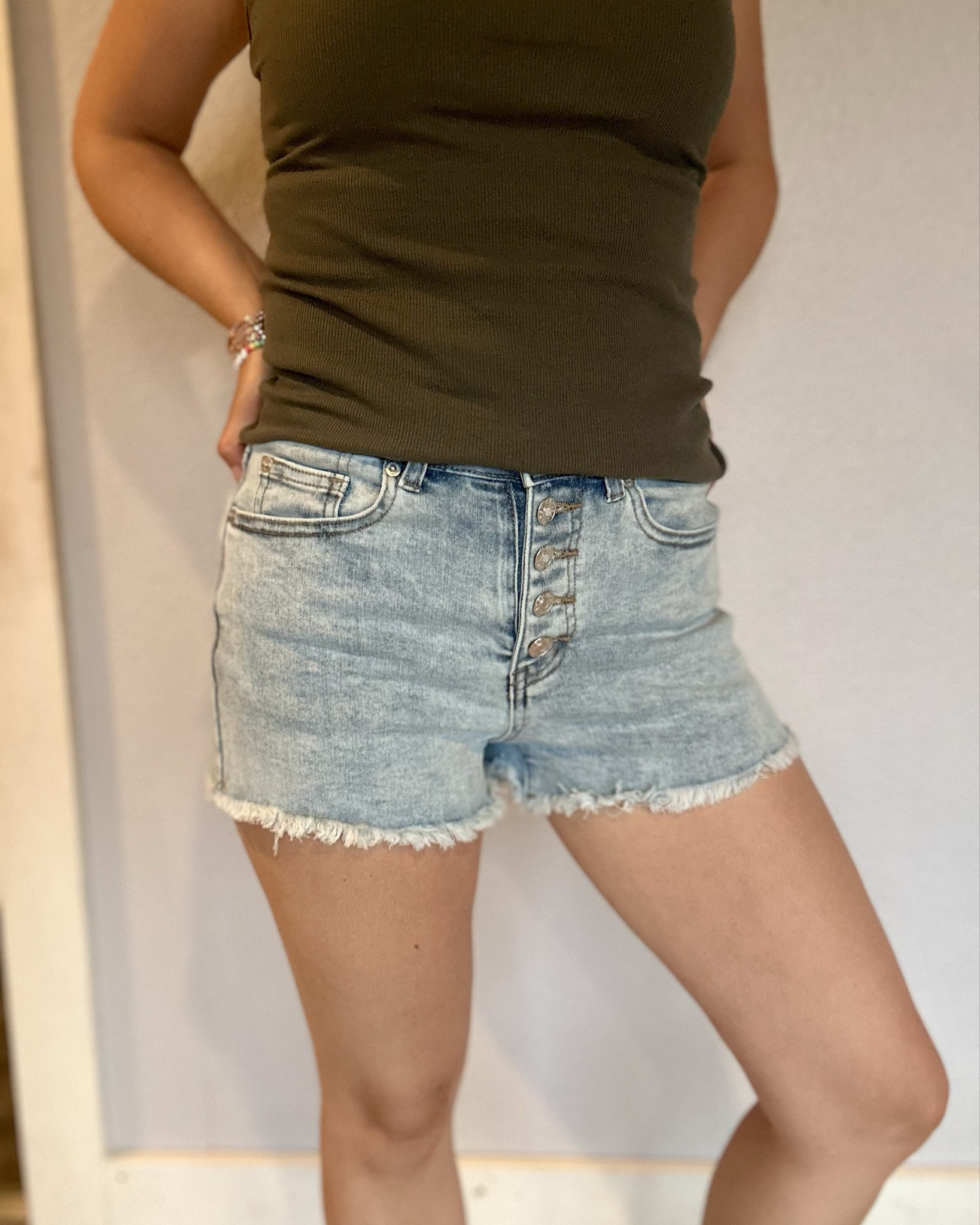 Light wash button fly denim shorts! 
I love love love these!!! 🤩🤩🤩🤩 Shorts are so hard to come by for me and these are one of my FAVS!!! They’re super comfortable… stretchy! They fit Perfect! 
#pinklily #denim #denimshorts #jeanshorts #summer #stretchy #comfortable #comfy #perfectfit #lightwash #buttonfly #like #comment #save #share #follow 

#LTKFindsUnder100 #LTKFindsUnder50 #LTKSaleAlert