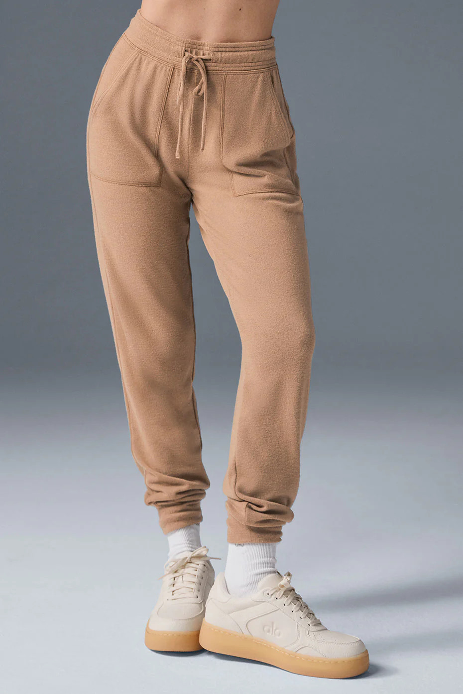 Alo YogaÂ® | Soho Sweatpant in Toasted Almond Beige, Size: XS | Alo Yoga (US)