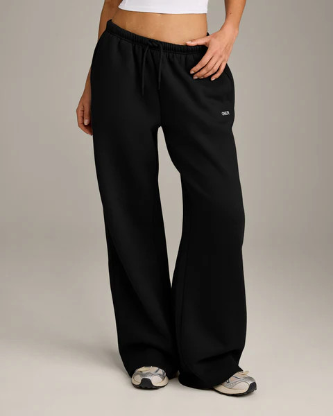 Foundations All Season Straight Leg Sweatpants 
 Black | Oner Active (UK / US)