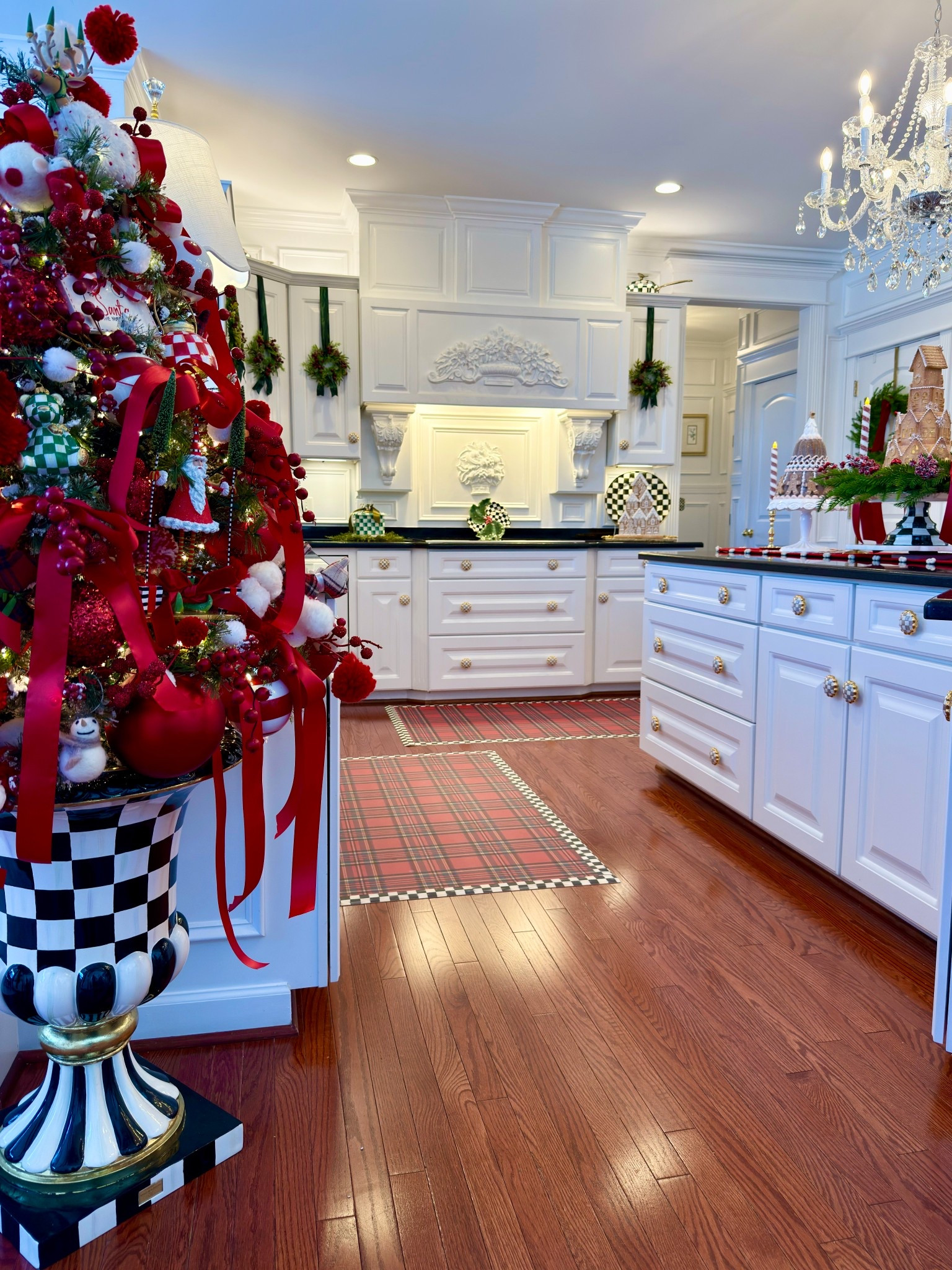 @mackenziechilds is one of my favorite designers, as if you couldn’t see within my kitchen. The newest addition are the Mocha Check Knobs! It adds such a richness to my cabinets. Sometimes the smallest change, can give the biggest impact. 
MacKenzie-Childs pieces are a wonderful gift idea. They can be heirloom’s past from generations. Start someone today or better yet, treat yourself ❤️

#LTKHome #LTKGiftGuide #LTKHoliday