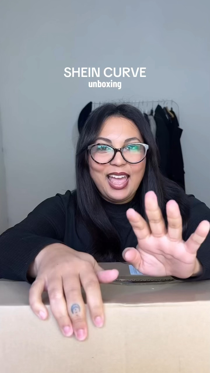 SHEIN Curve unboxing 

#sheincurve #curvefashion #winterfashion #fauxfurcoat #cardigan 

#LTKwinter #LTKmidsize #LTKcurves