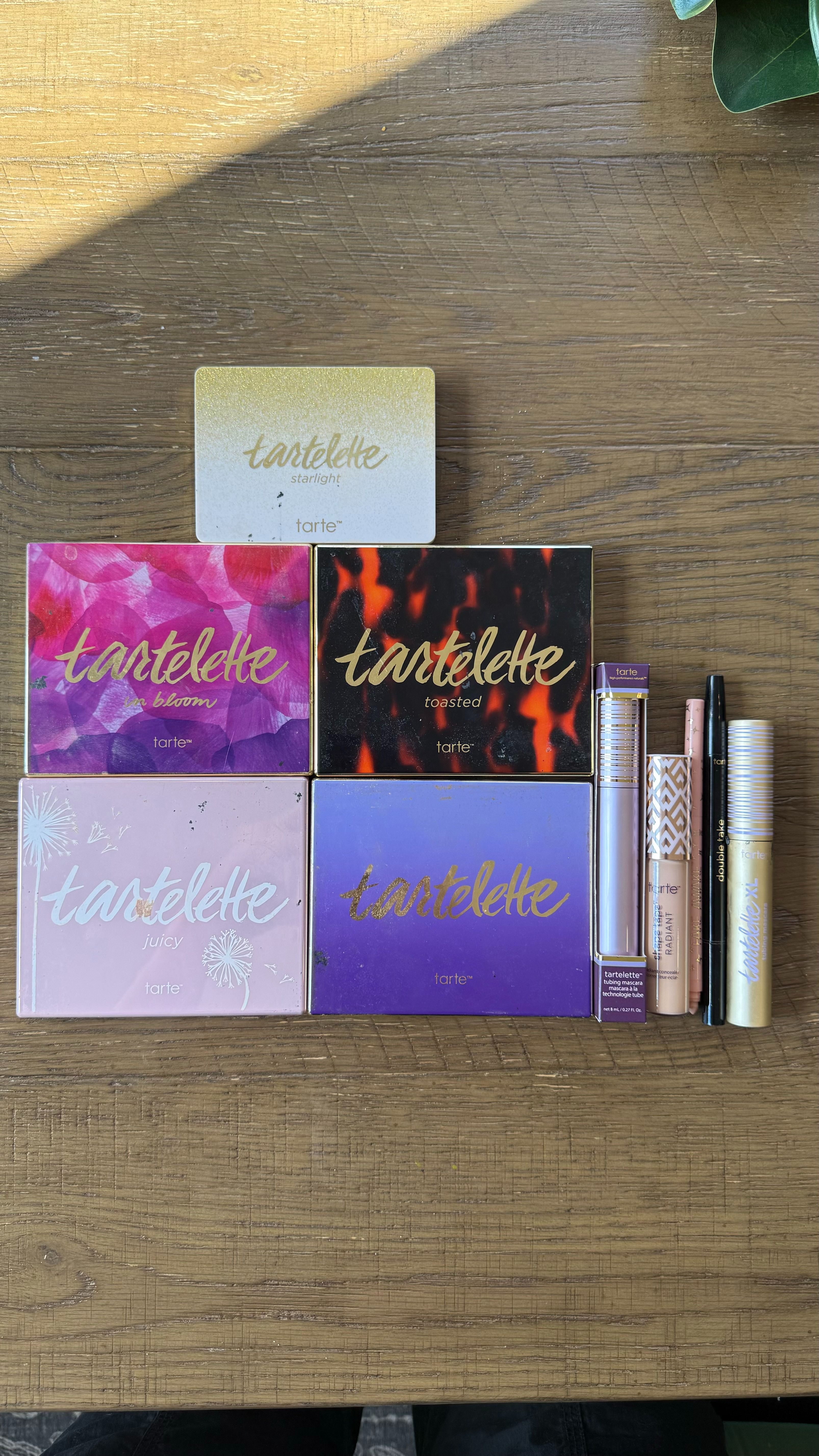 Some of my favorite Tarte faves✨💋

gift ideas, gift guide, gift ideas for her, for her, makeup, tarte, tarte cosmetics, mascara, concealer, lip liner, eyeliner, eyeshadow palette, Samantha Bauchmann 

 #LTKGiftGuide #LTKHoliday #LTKBeauty