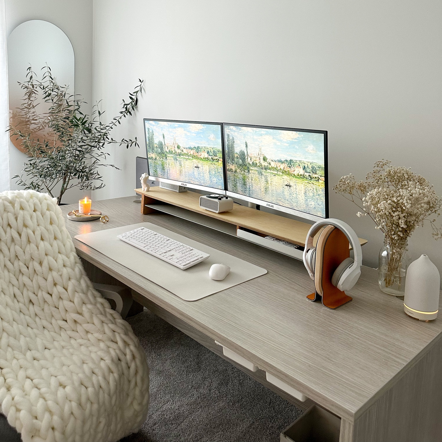 Headphone stand and desk shelf from grovemade! 10% off with code HOMEISMYREFUGE 

Desk desk setup headphones headphone stand chunky knit baby’s breath homeoffice olive tree diffuser vivilumens speaker home decor mirror 

#LTKfamily #LTKhome #LTKworkwear
