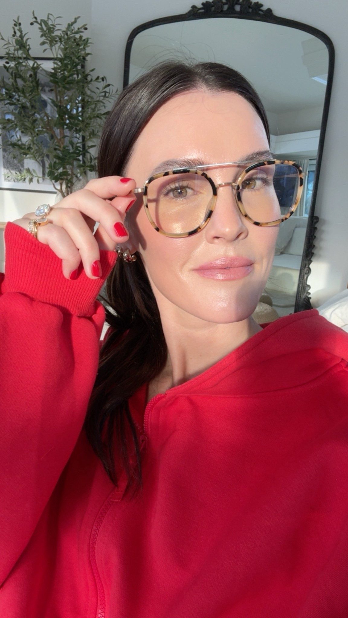 Today’s blue light blocking glasses and “rapid red” low-toxic nail polish 🤓❤️

#LTKootd #LTKBeauty