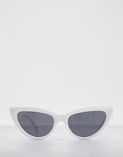 ASOS DESIGN – Abgeschrägte Cat-Eye-Sonnenbrille in glänzendem Weiß | ASOS | ASOS (Global)