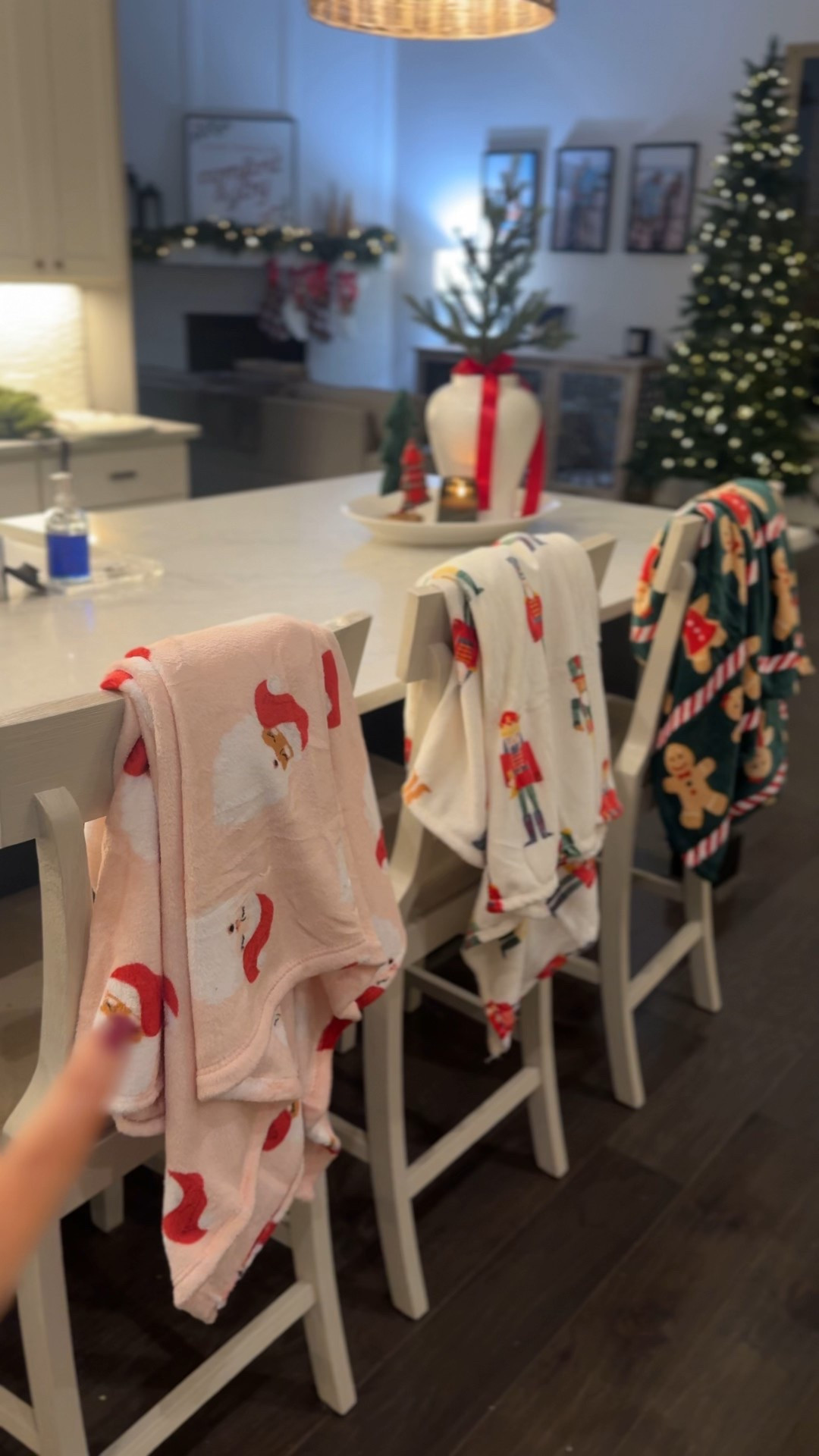 $6 Walmart blankets that are SO stinkin’ cute! Obsessed! 🥰

#LTKSeasonal #LTKHoliday