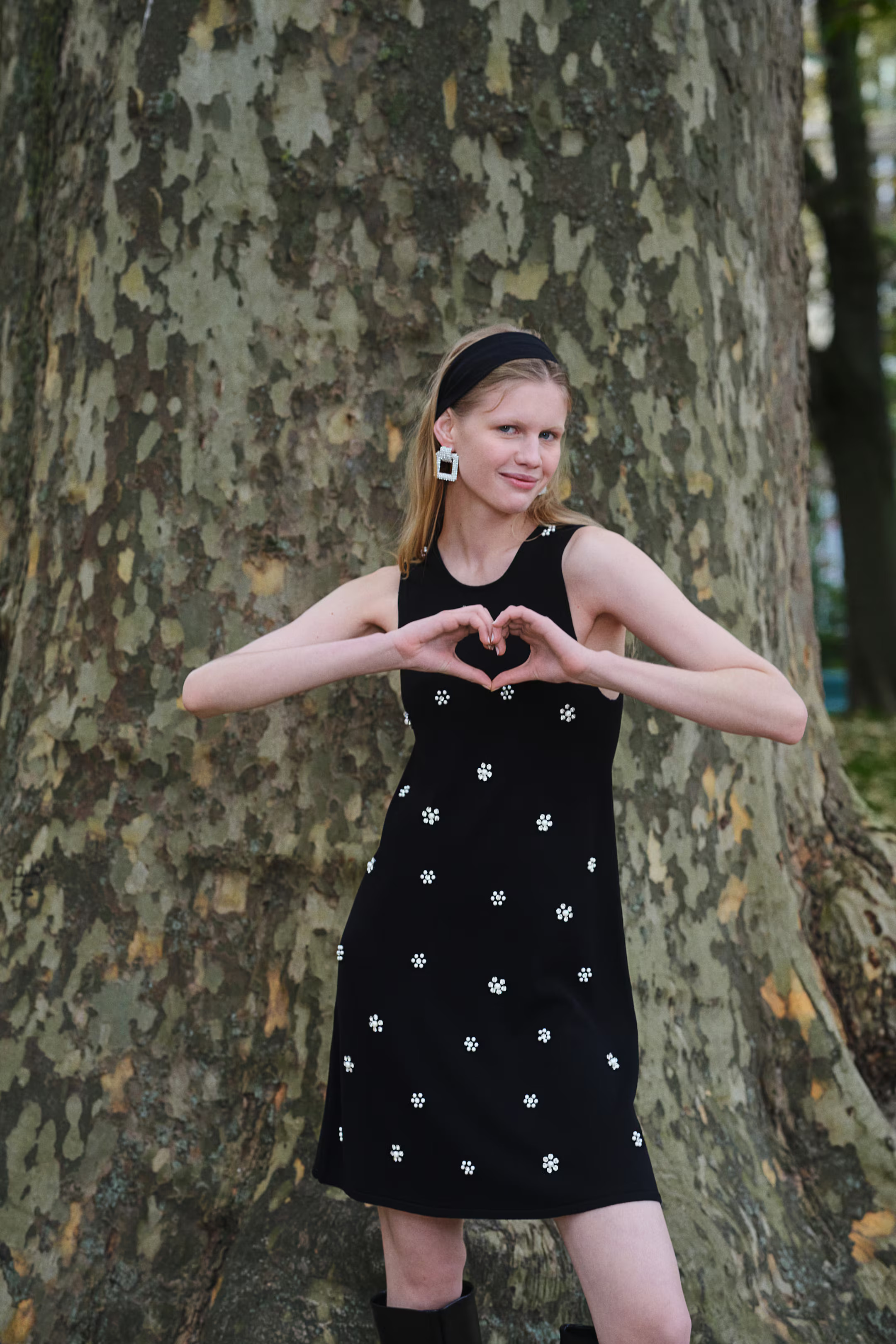 Embellished Fine-Knit Dress - Black/flowers - Ladies | H&M US | H&M (US + CA)
