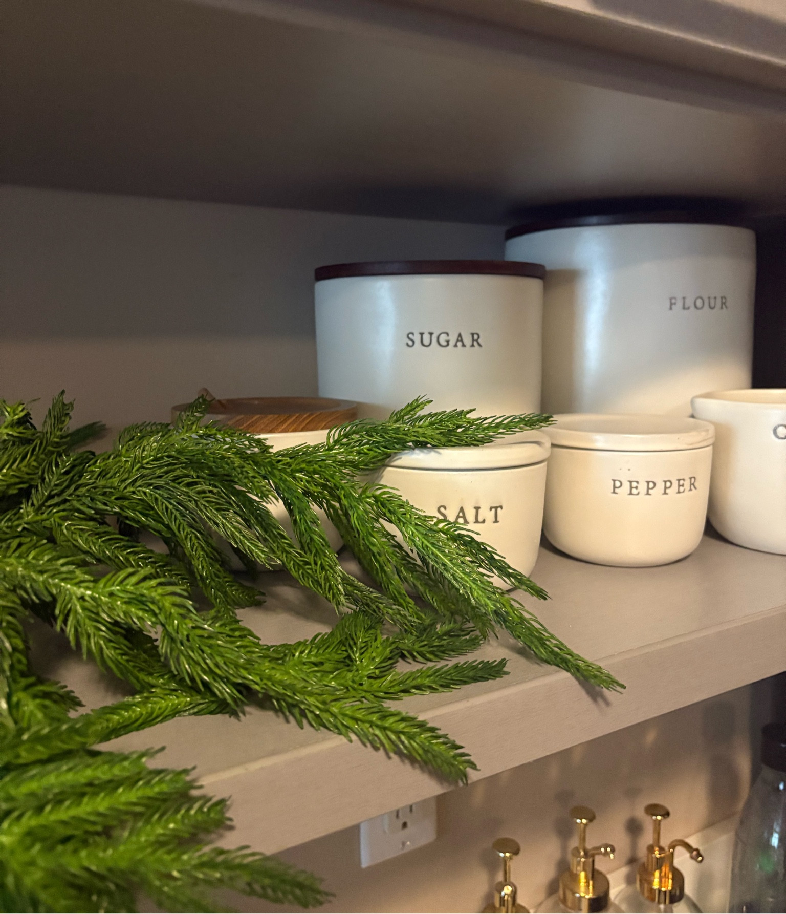 Christmas decor makes everything so homey 🤍✨



#LTKHoliday #LTKHome #LTKSeasonal