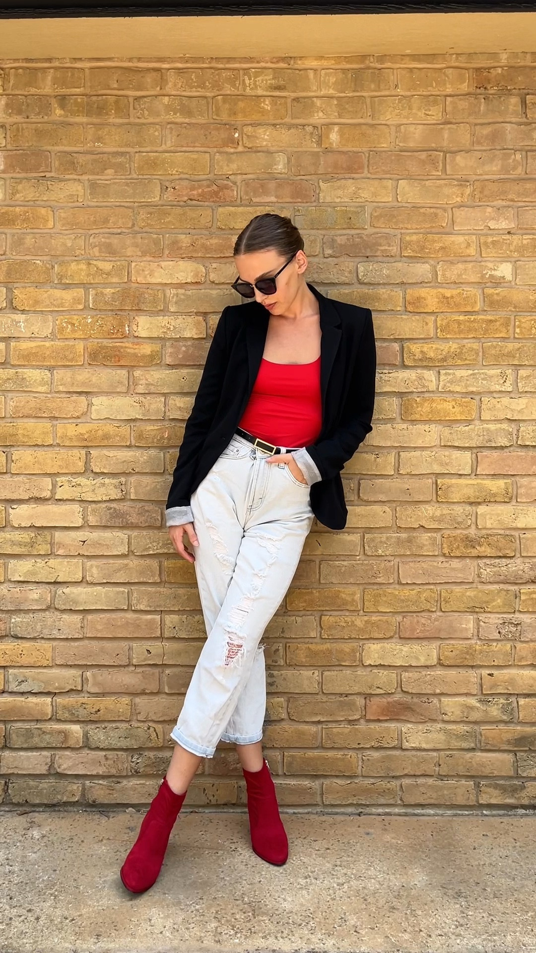 I found the most perfect basic tanks! 

So smooth and soft, stretchy but so flattering, and so many colors! Wearing them in Small. 🫶🏻

#squarenecktop #redoutfit #popofred #falloutfits #fallfashion2024



#LTKStyleTip #LTKActive #LTKVideo