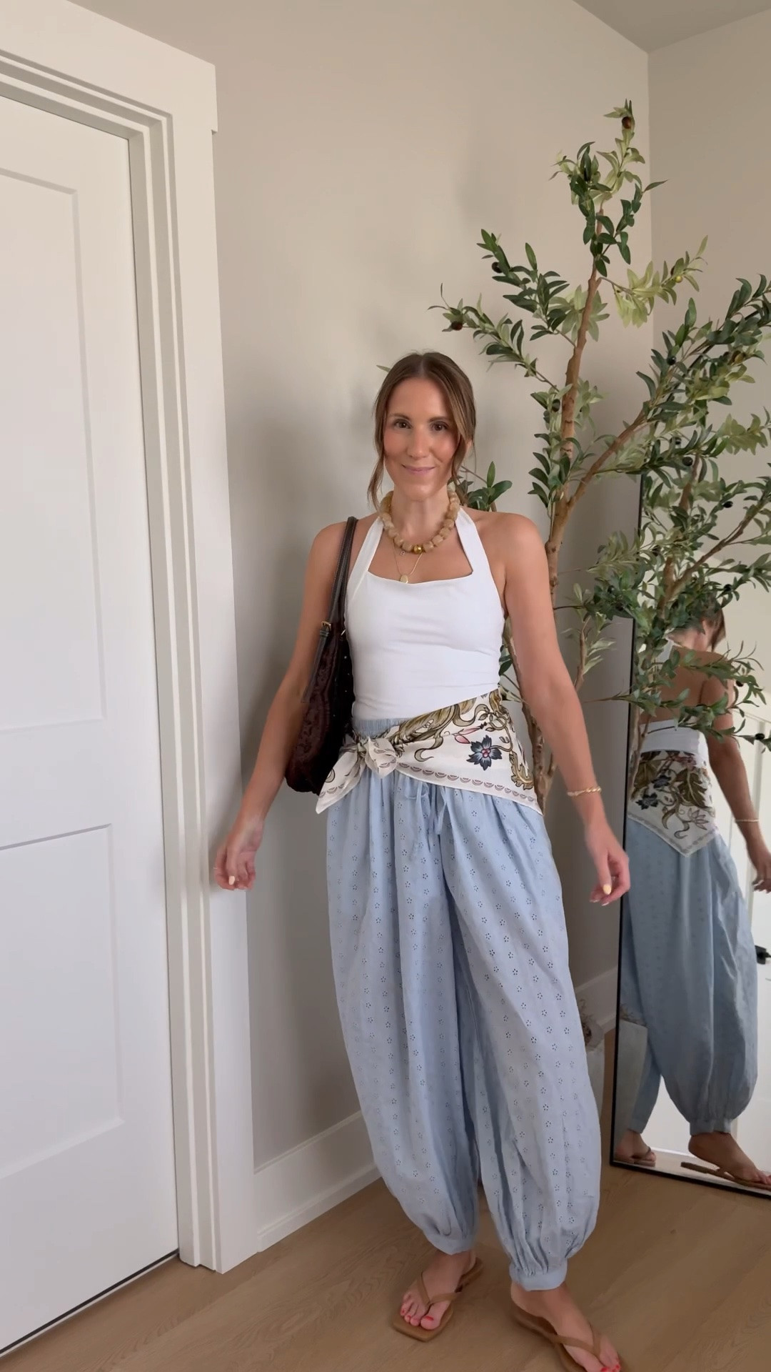 The cutest $32 summer ballon pants from Walmart! They are eyelet and so breezy with a stretchy waistband. Wearing a xs

Walmart finds, summer outfit idea, balloon pants, casual style