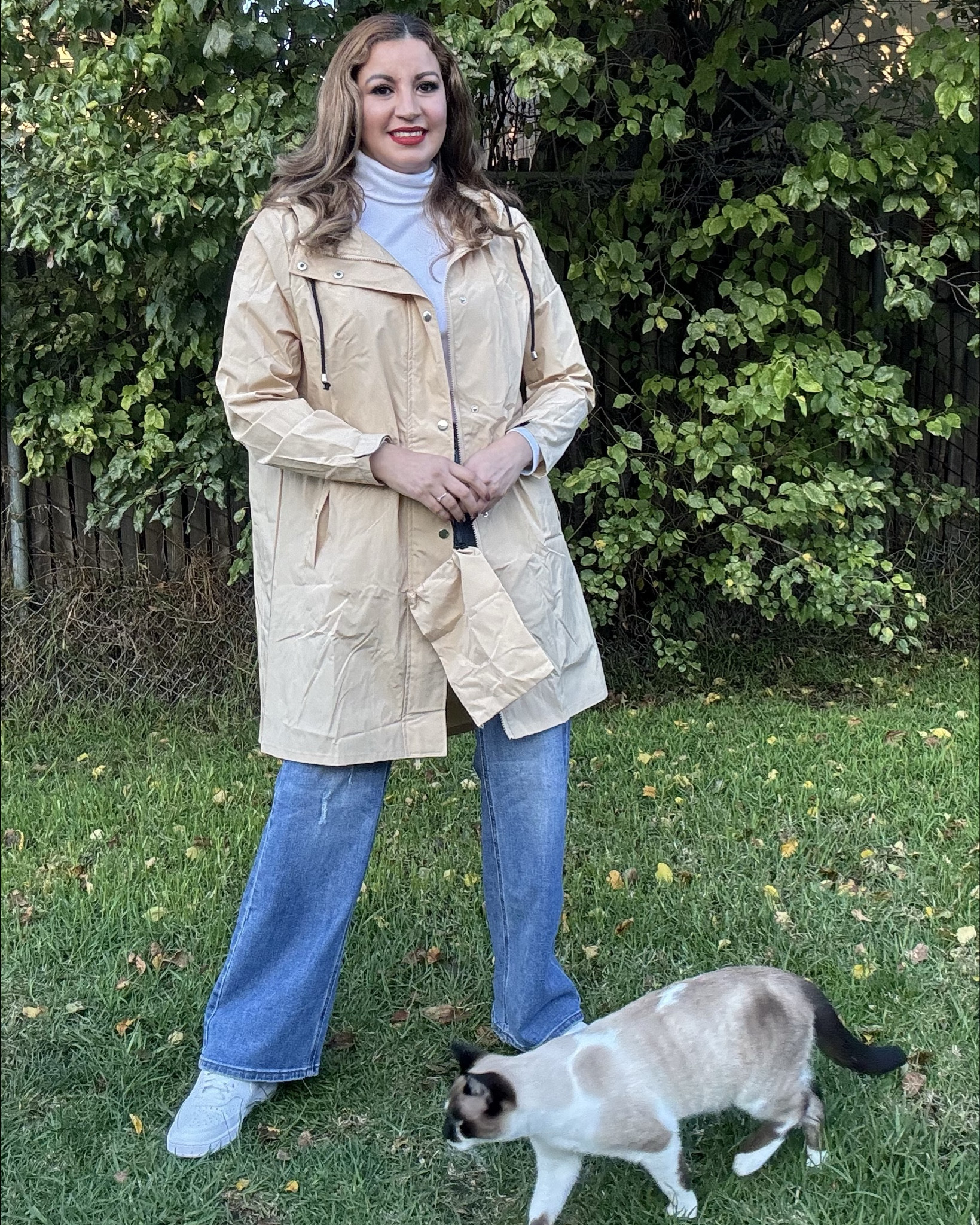 Zando Chaqueta impermeable larga para mujer, impermeable, con capucha, ligera, rompevientos para exteriores.
Es comoda y Trae pega gustatory en las mania y double zipper .

#LTKHoliday #LTKGiftGuide #LTKCyberWeek