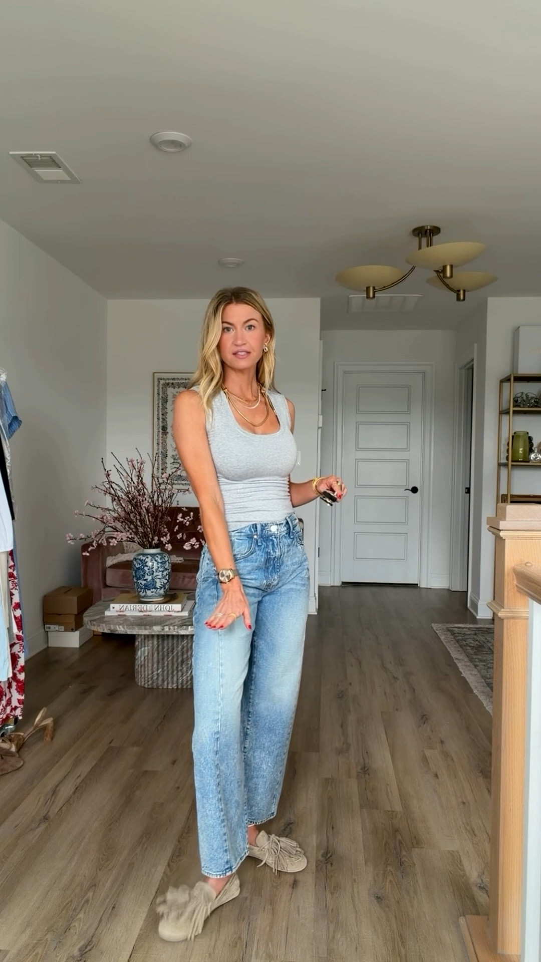 A simple grey tank and jeans styled with some of my jewelry favorites.

Heather Gray tank: my Pr Girl white tank now comes in gray! Runs TTS, wearing XS, long length.
Mid rinse slightly barrel jeans: TTS, wearing a 25.
Pebble gray suede fringe moccasins: TTS, insanely comfortable. 

Black leather, Crossbody, drawstring pouch, turquoise, ring, metal, lavender perfume, invisible, floating Dorsey diamond necklace. 

￼

#LTKootd #LTKgrwm #LTKdayinmylife