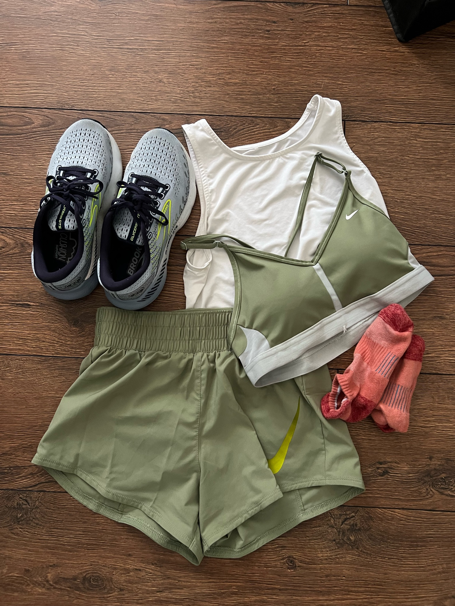 Green running outfit set