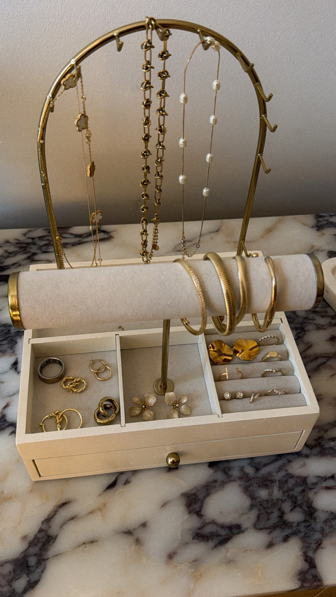 The best jewelry box
Jewlery holder
Jewelry stand
Organizer 

#LTKHome #LTKBeauty #LTKGiftGuide