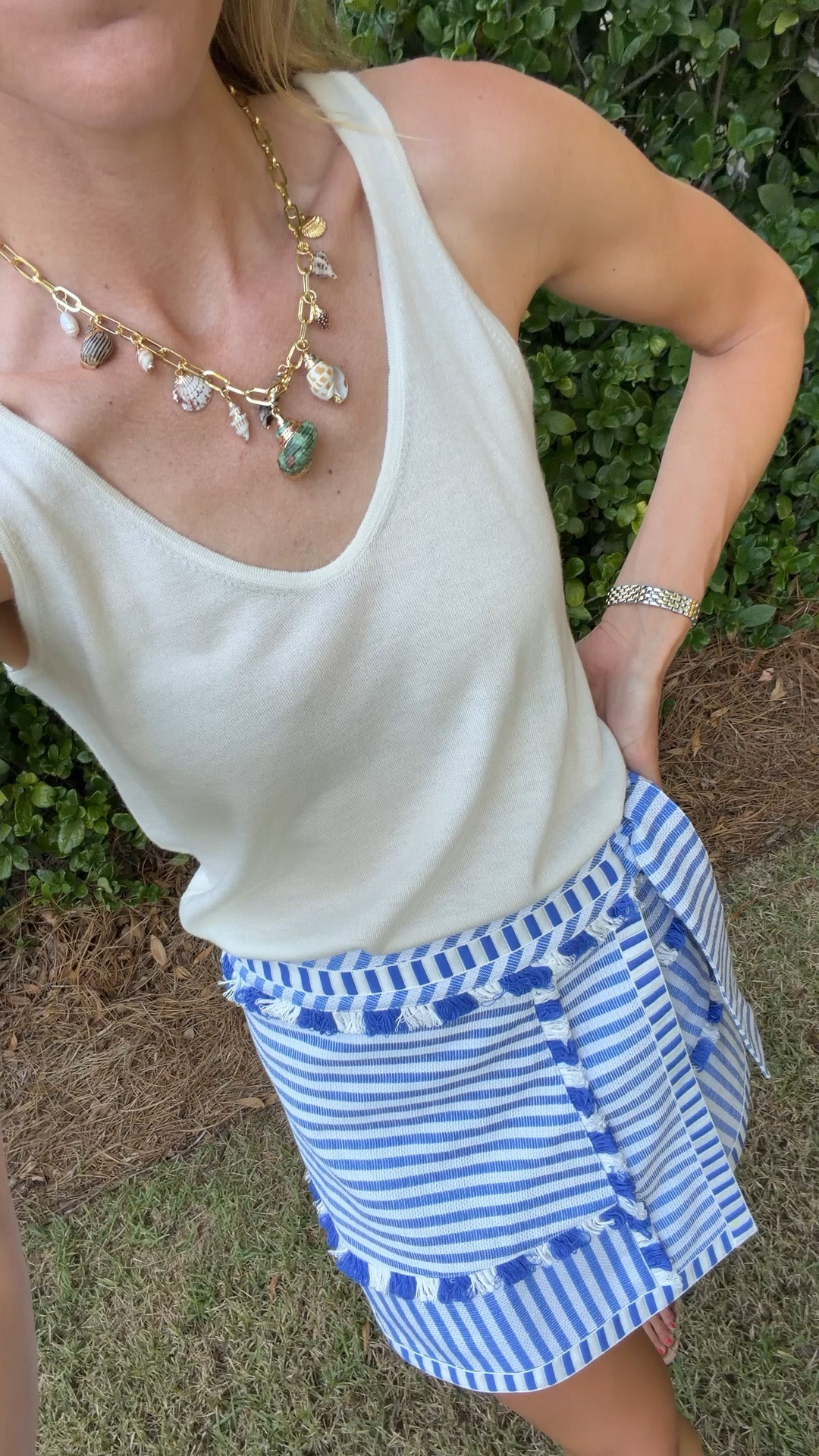 Saturday date night outfit for dinner on Sullivans Island. Wearing size 2 in the skirt and top is Naadam