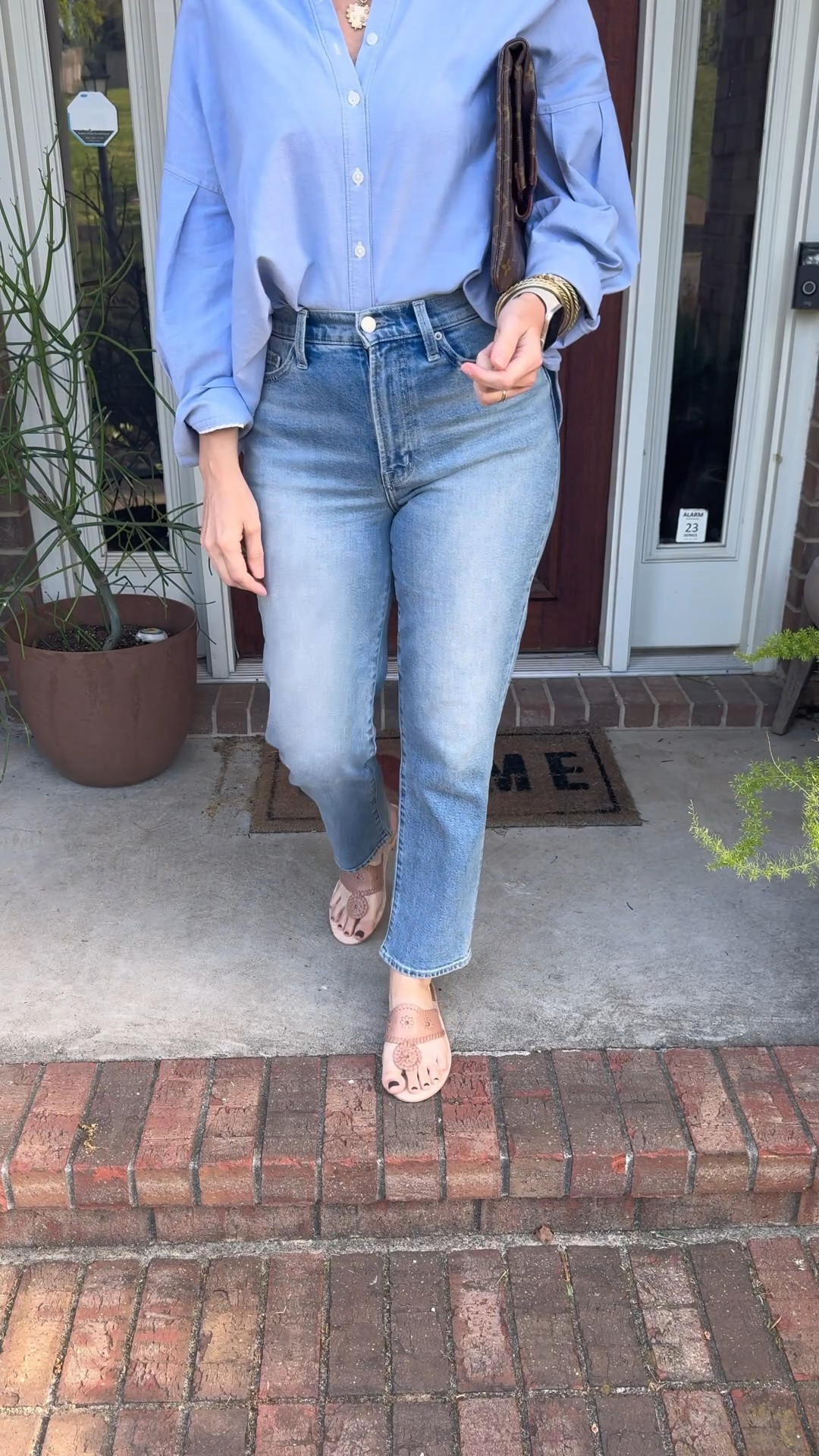 As a stylist I’m picky about sandals — they need to be comfortable, versatile, and worth the investment. Jack Rogers checks every box. I was gifted 5 pairs from their spring collection and I’m breaking them all down for you here. Every single one is linked below! 👇

#LTKdayinmylife #LTKmomlife #LTKOver40