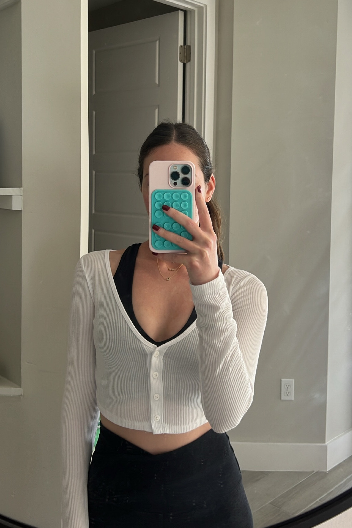 This alo cardigan 👏🏻👏🏻 I have it in black also it’s so flattering and perfect over a sports bra! I wear this on days I don’t workout either 🤣 a perfect holiday gift!!

Gifts for her, gift guide for her, alo yoga, gift guide

#LTKCyberWeek #LTKGiftGuide #LTKfitness