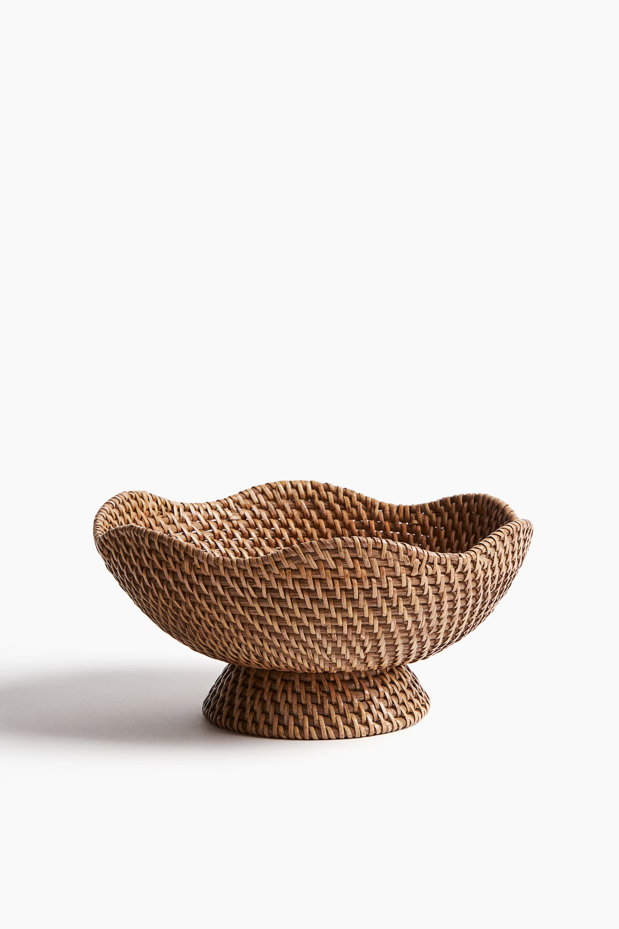 Footed rattan bowl | H&M (UK, MY, IN, SG, PH, TW, HK)
