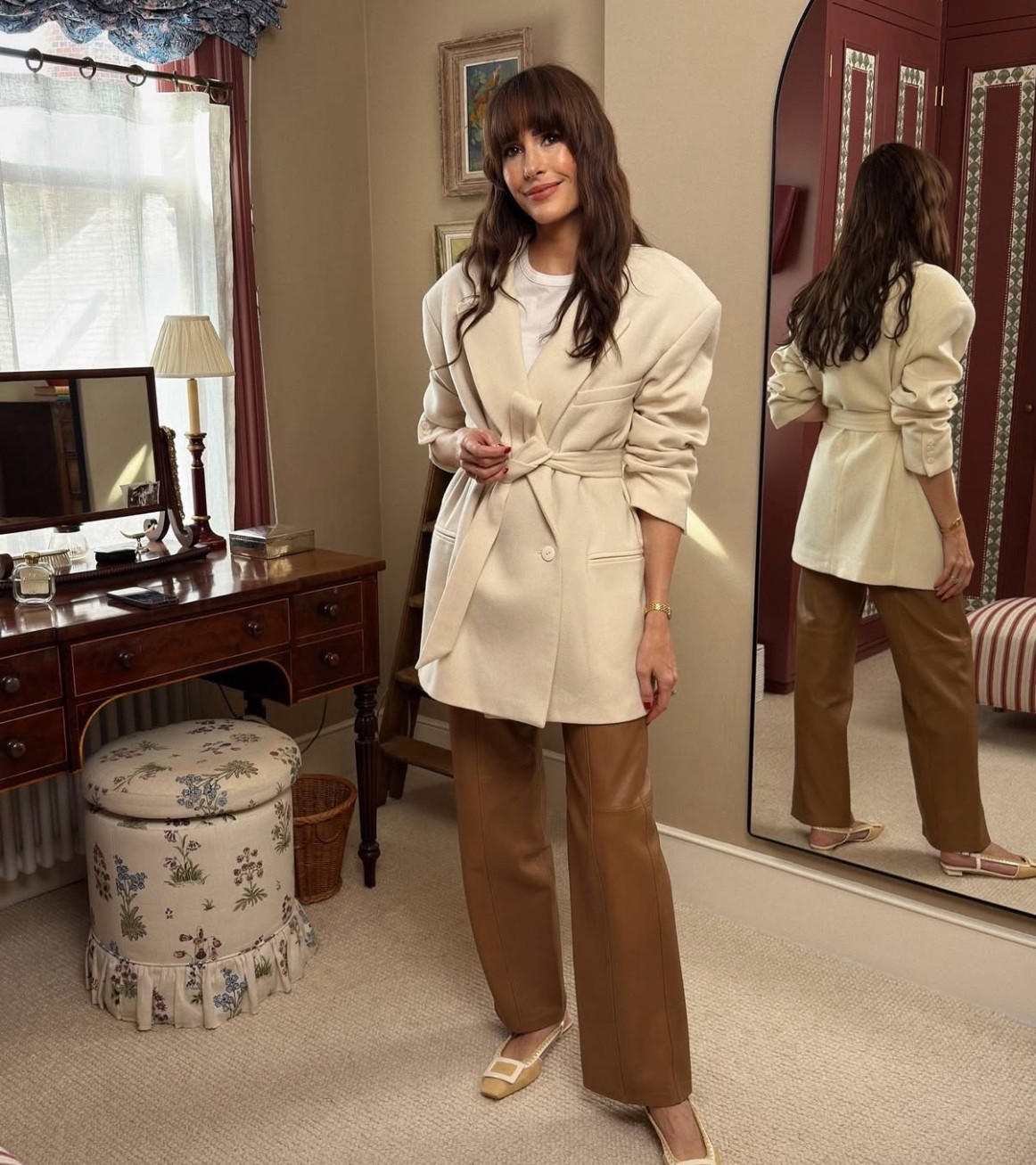 Falling for neutrals this season, mixing cashmere, leather, and cream  for a timeless autumn palette. Shop the look below 🤎