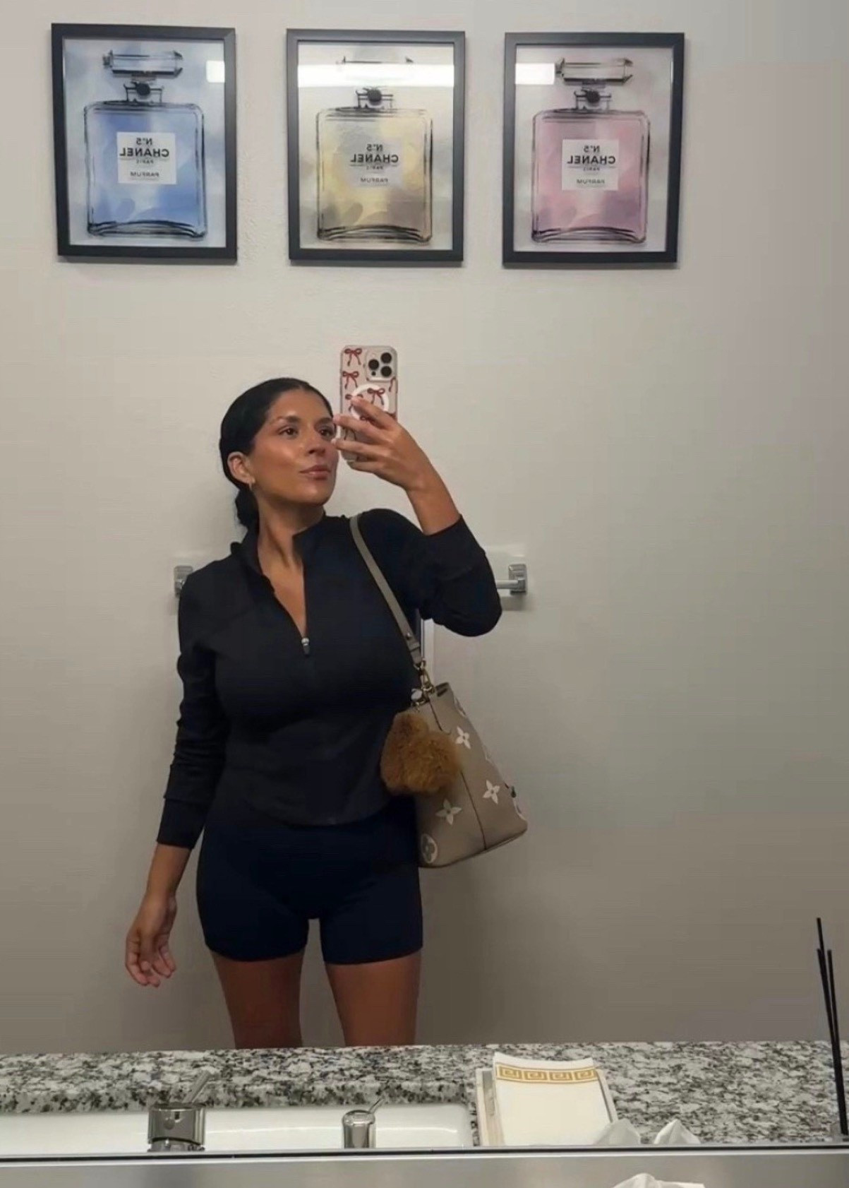 All black, running errands but still cute 🖤✨

#blackoutfit #fitness #women

#LTKdayinmylife #LTKootd #LTKfitnessgoals