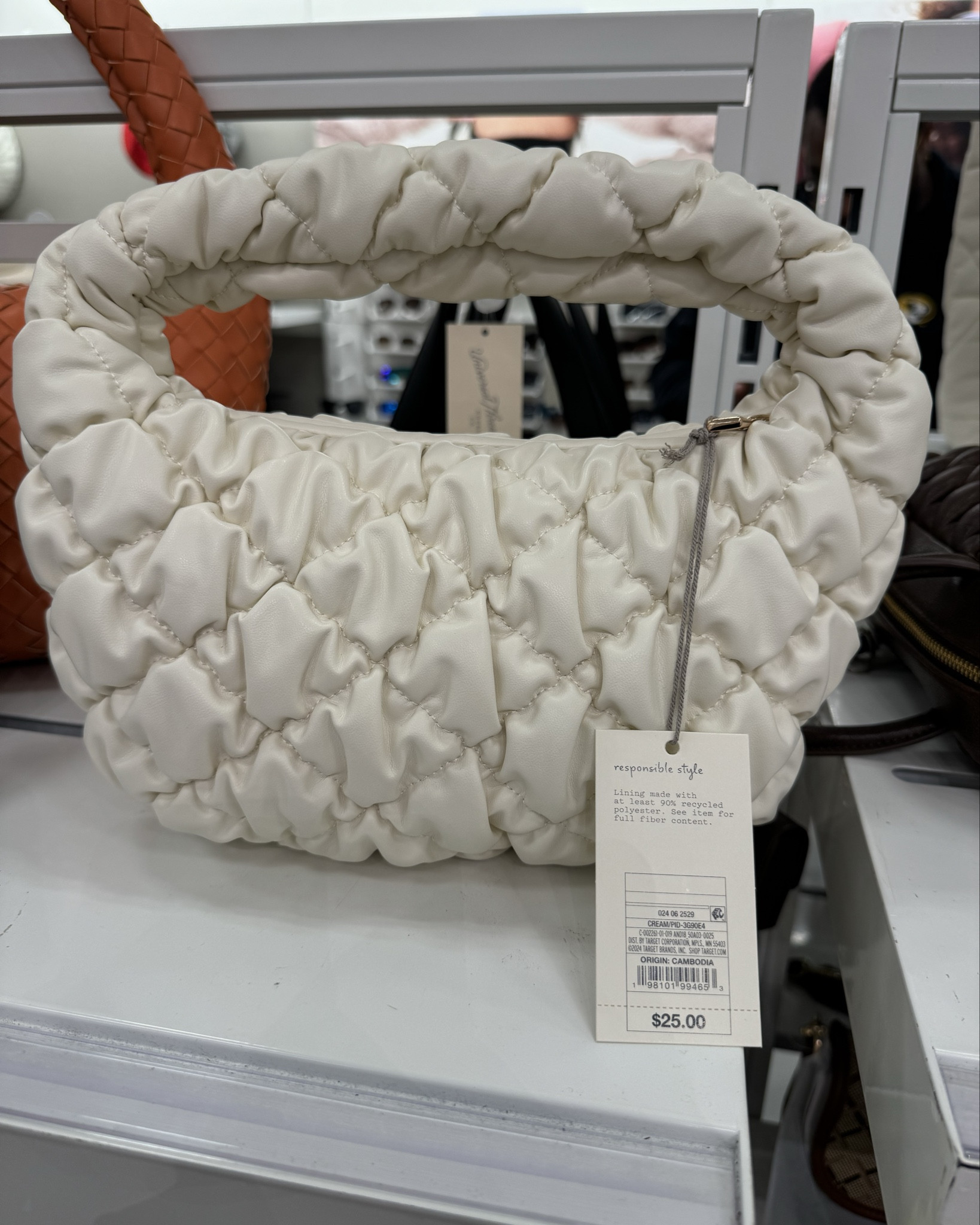 THIS BAG👀 sooo cute 

#LTKFindsUnder50 #LTKStyleTip #LTKGiftGuide