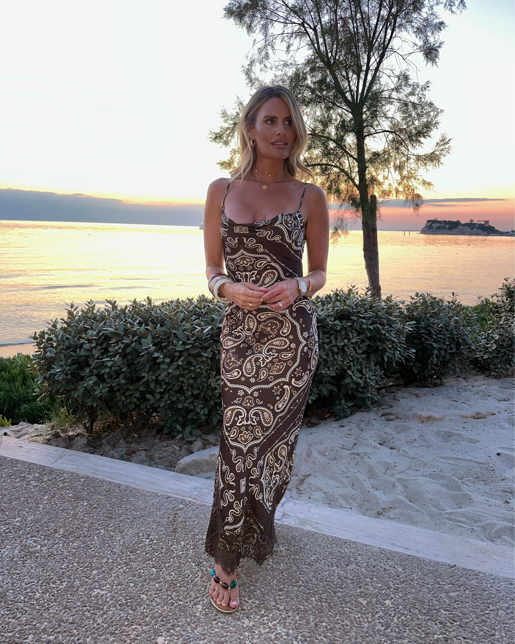 Never Fully Dressed bandana print brown maxi dress 🤎✨

Wedding guest, holiday dress, summer dress, event dress, cowl neck, satin dress, Ibiza outfit, holiday outfitt

#LTKsummer #LTKdresses #LTKpartywear