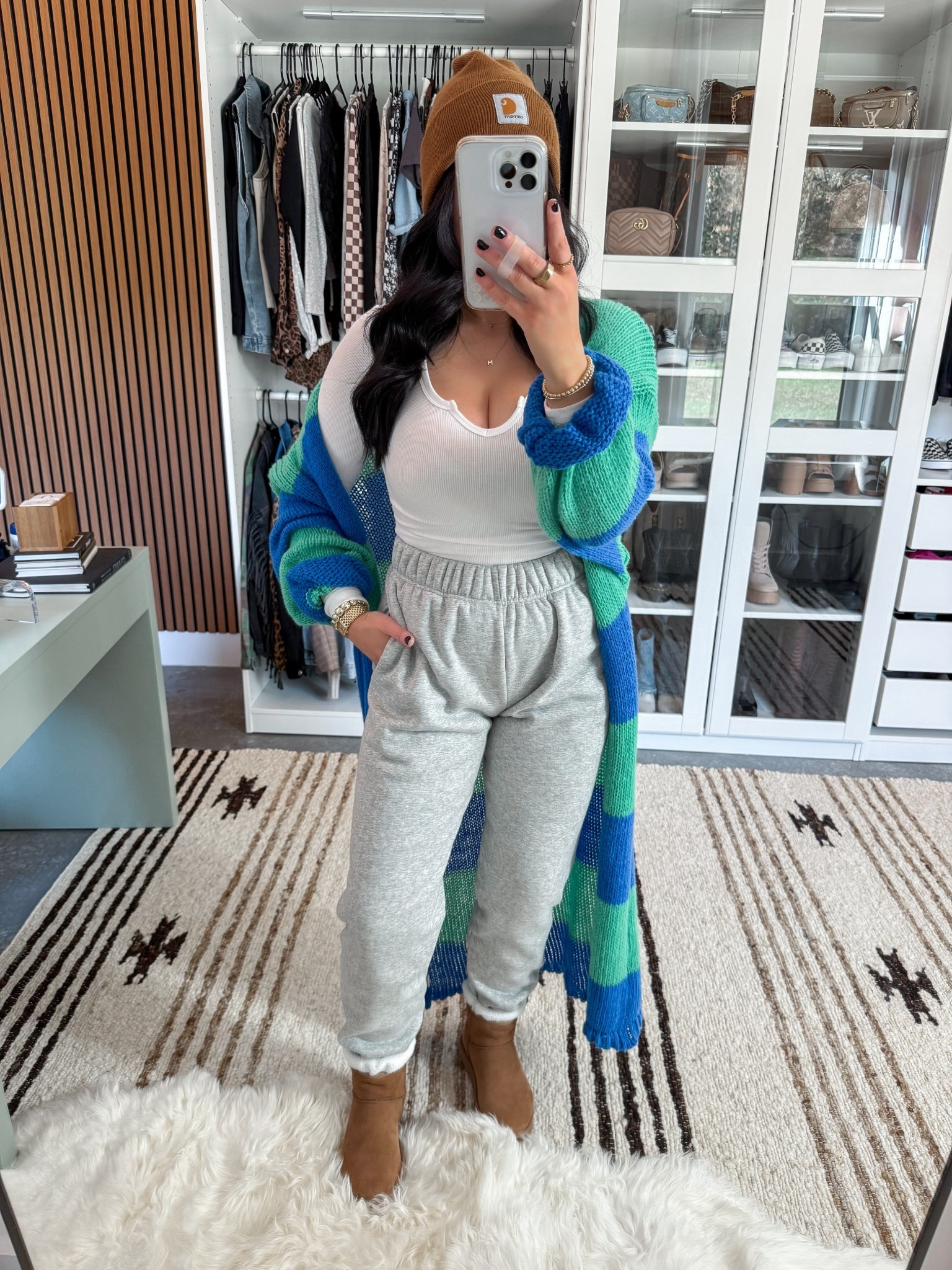 Comfy & Colorful OOTD 🤍

Top - small
Cardigan - small
Sweatpants - sized up one to a medium for a baggier fit, but also could've done my normal small

I absolutely love this comfy cozy look! The pop of color with this blue and green striped cardigan is so fun 😍 I layered it over this white ribbed long sleeve, paired it with the comfiest heather grey sweatpants and finished the look with my brown Carhartt beanie and chestnut uggs! 



#LTKootd #LTKFindsUnder100 #LTKFindsUnder50