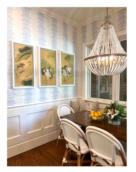 This dining space in Carrie’s home was so beautiful. I am linking the chairs and wallpaper and some similar pieces that would achieve the look!

Dining room
Traditional home
Wallpaper

#LTKhome