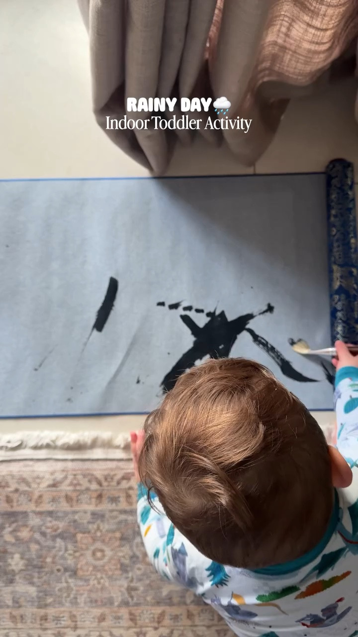 All you need is this little canvas, a paintbrush, and water! No paint to clean and the canvas dries in 10-20 mins! Super easy to store too! Comment CANVAS for the details sent to your DM! 

Toddler activities, indoor activities for kids, water canvas, sensory and play, alternative to screen time, toddler busy tasks, toddler life