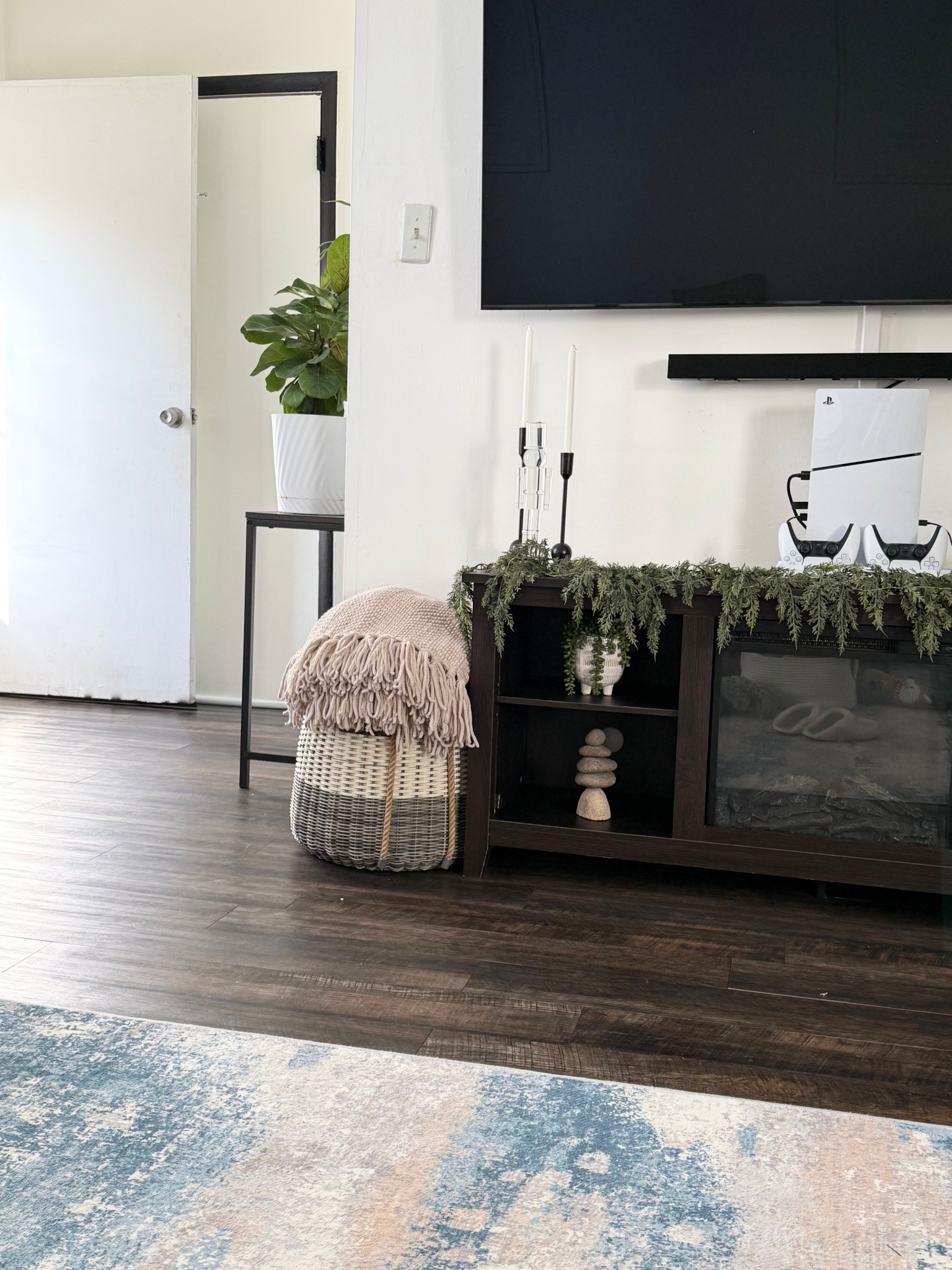 Living Room Refresh🏡
Living room furniture , living room decor , living room aesthetic , home decor , living room makeover , home furniture , area rugs , home finds , luxury home for less

#LTKFindsUnder100 #LTKHome #LTKSaleAlert