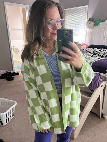 This is the cutest cardigan! Love the green! 

#LTKMidsize #LTKFindsUnder50 #LTKStyleTip