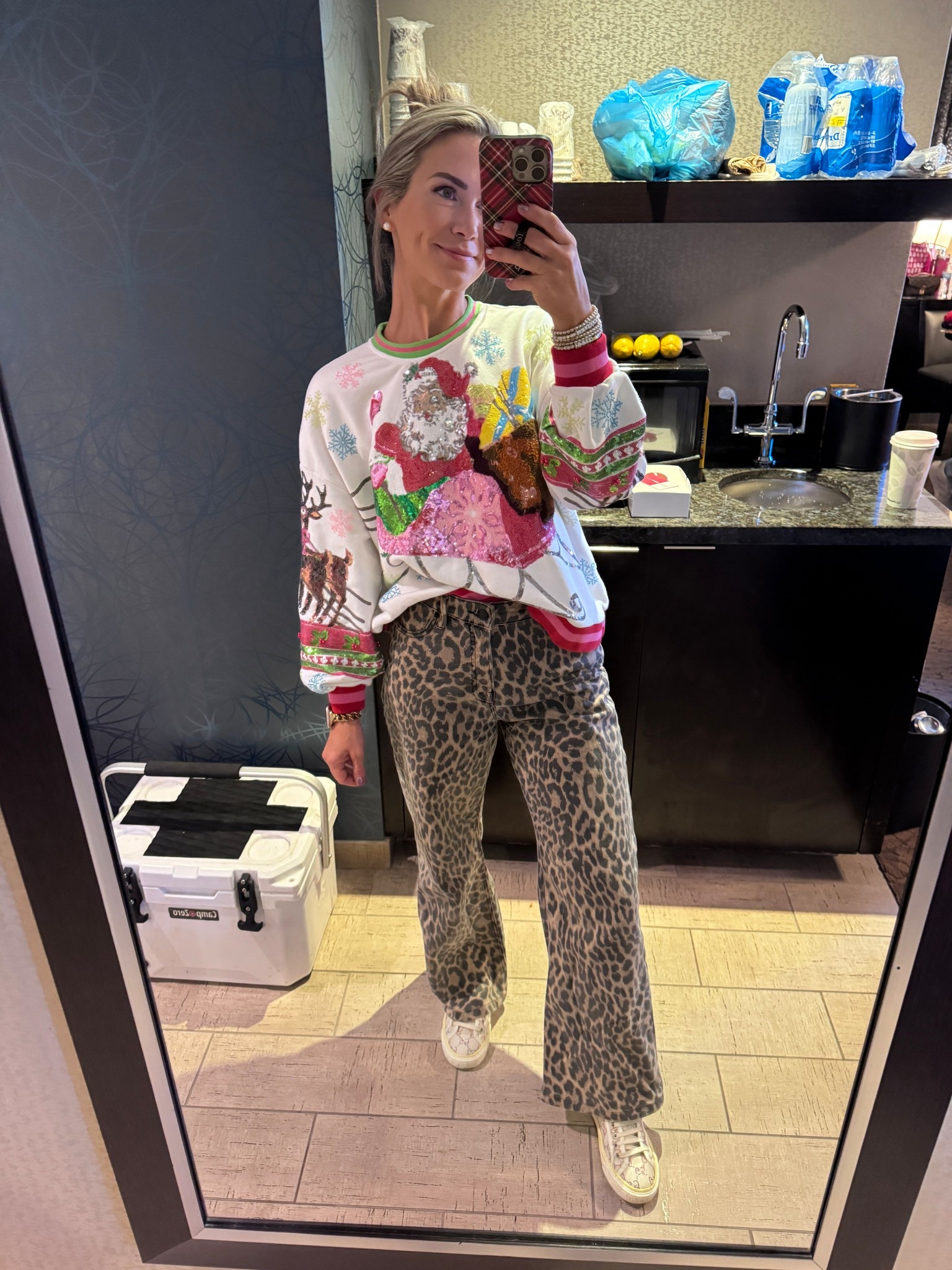 Holiday ootd

Queen of sparkles. Leopard. Outfit ideas. OOTD. Black Friday 

#LTKootd #LTKCyberWeek #LTKHoliday