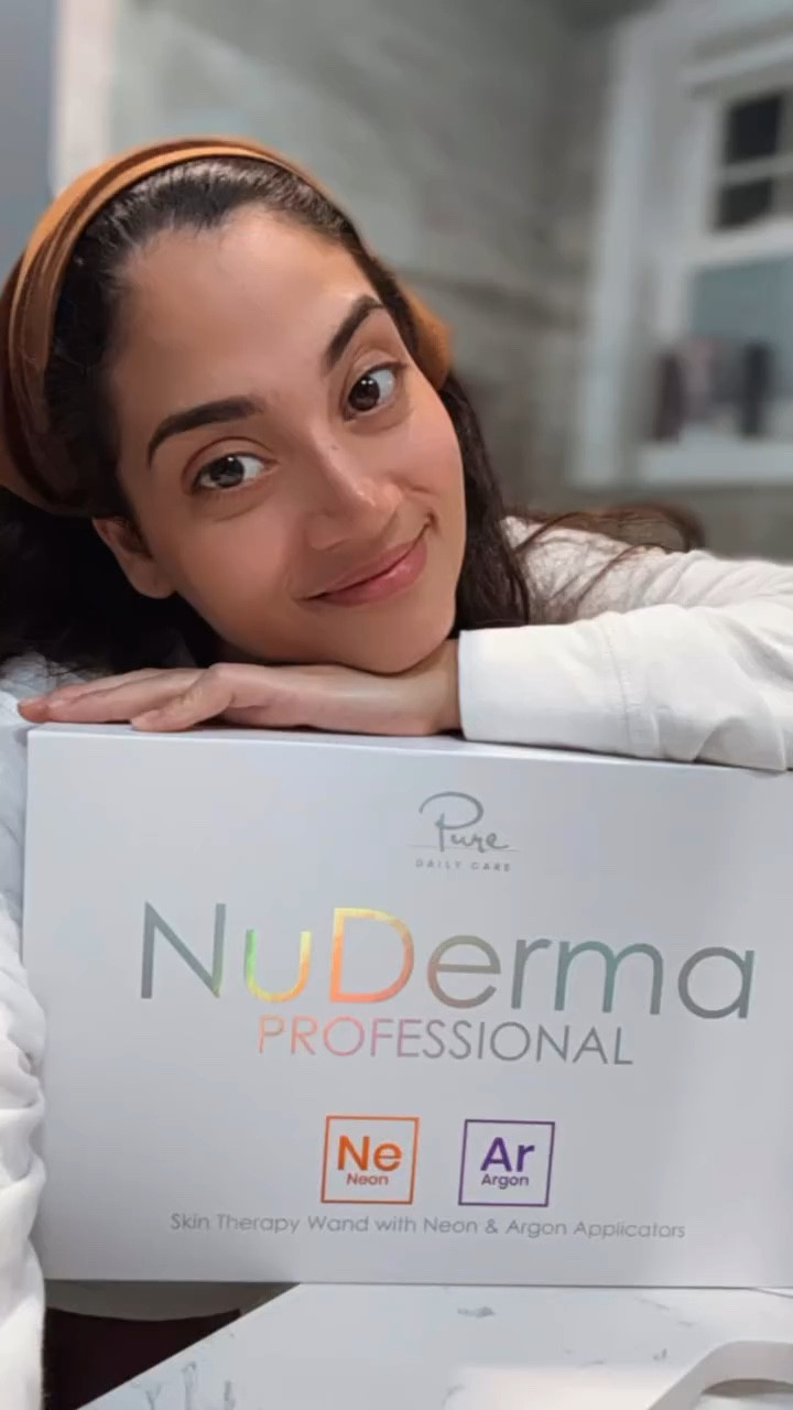 Mamas new skincare toy! 

Link in LTK ! 

@puredailycare @stackinfluence #puredailycare #puredailycarepartner #nuderma #highfrequency #skincare #puredailycare