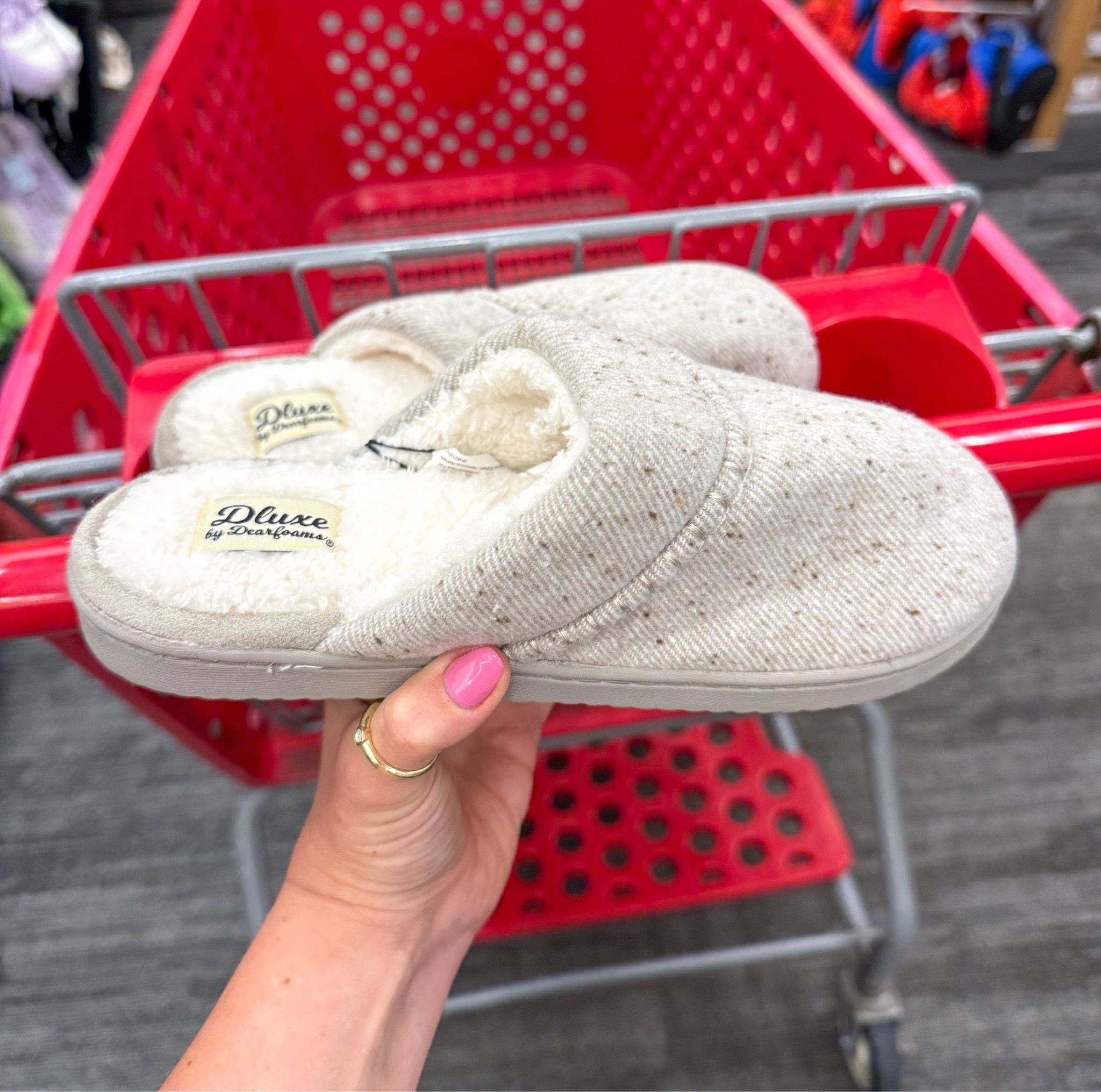 Comfy Dearfoams slippers @dearfoams

#dearfoams #slippers

#LTKgrwm #LTKdayinmylife #LTKmorningroutine