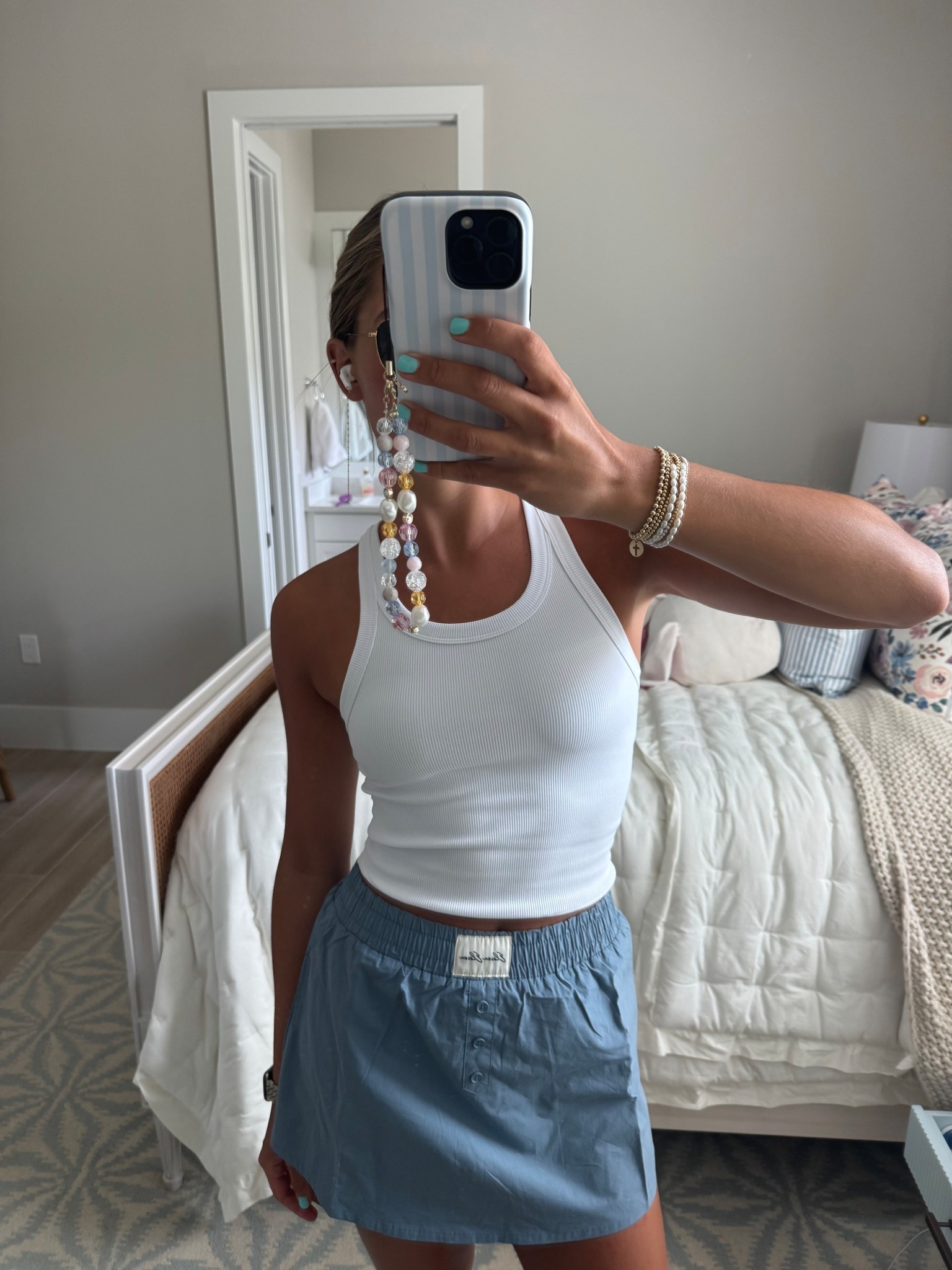 I hit the jackpot with this ALO tank!! I’m ordering it in black today because I’m obsessed. 

Wearing a size small!


#LTKActive