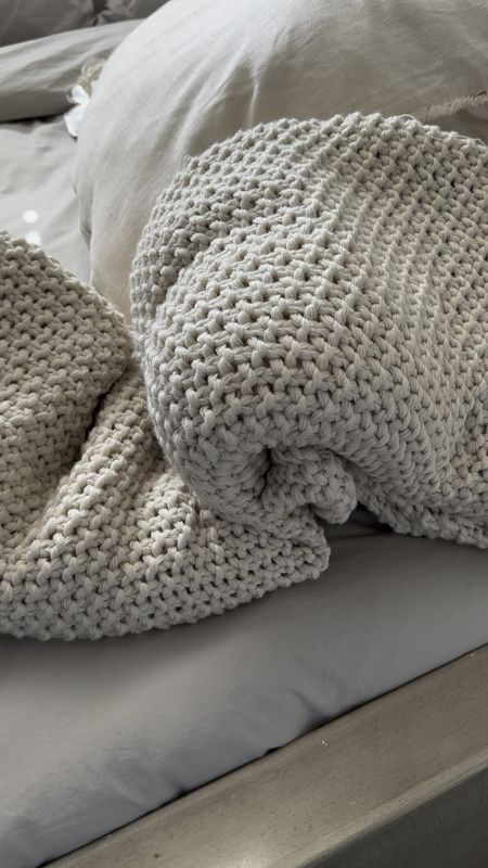 Oversized chunky knit throw blanket that is under $100! #bedding #throwblanket #blanket 

#LTKhome #LTKfindsunder100