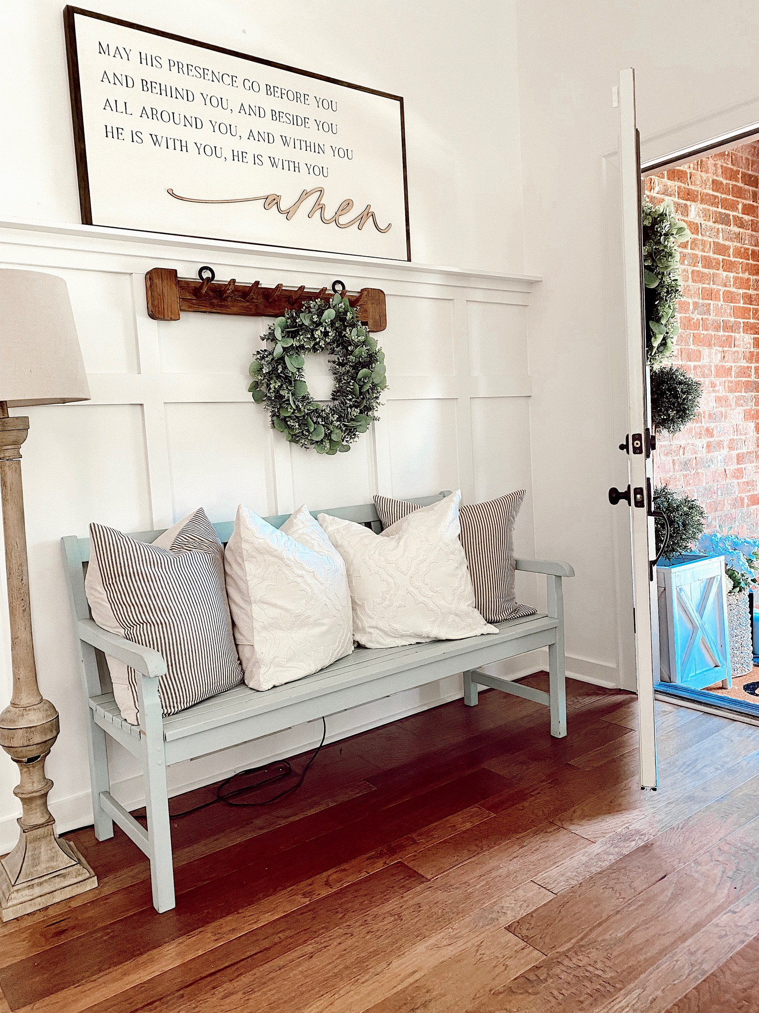Entryway // Home decor // Farmhouse decor 

#LTKhome #LTKSeasonal #LTKstyletip