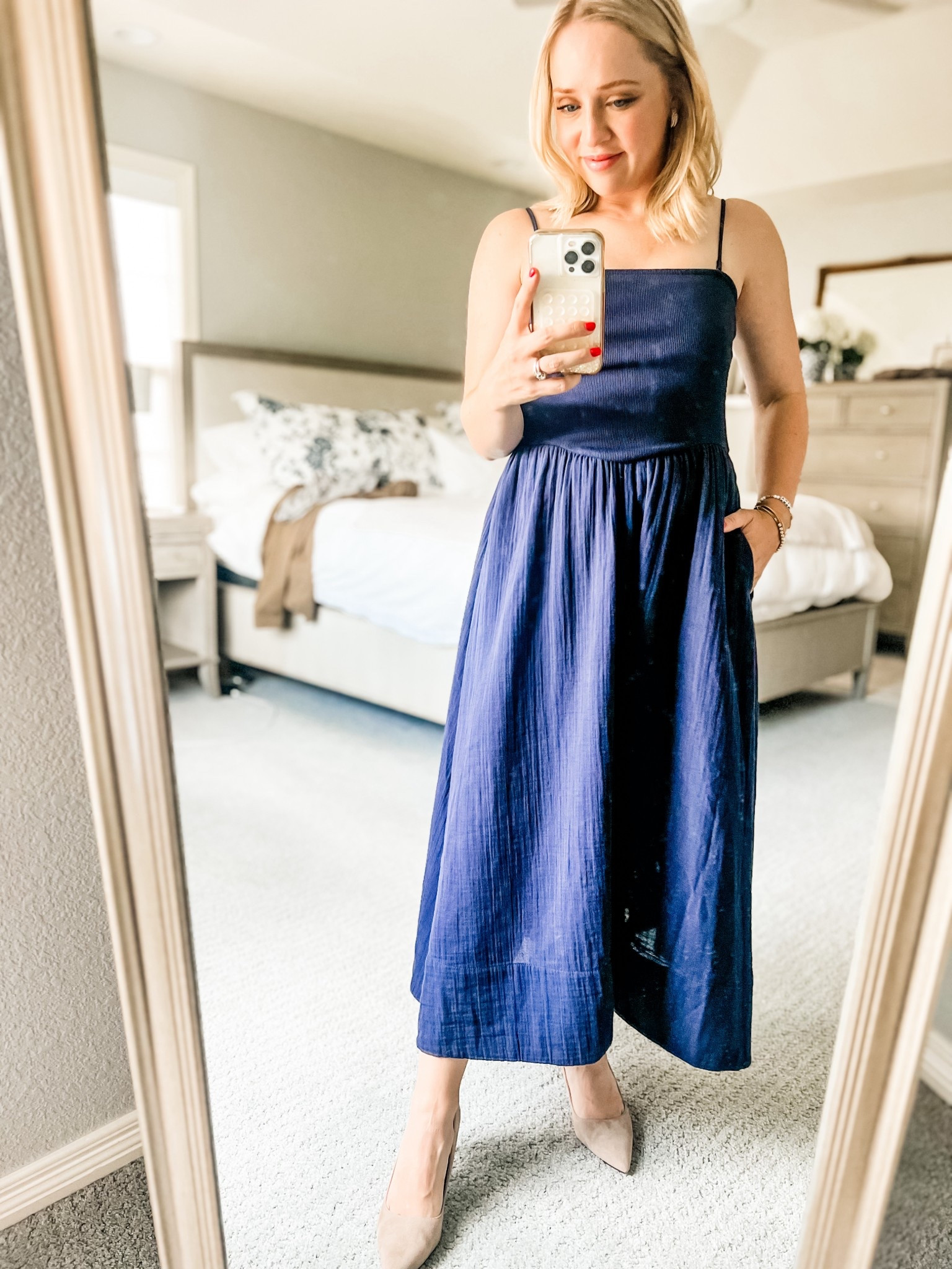 What I wore to family pictures. This maxi dress fits tts and comes in petite sizes. Wearing small petite, fits tts. I like that you it has adjustable straps!

Family photo, maxi dress, petite dress, petite outfit 

#LTKSaleAlert #LTKFindsUnder100 #LTKPetite