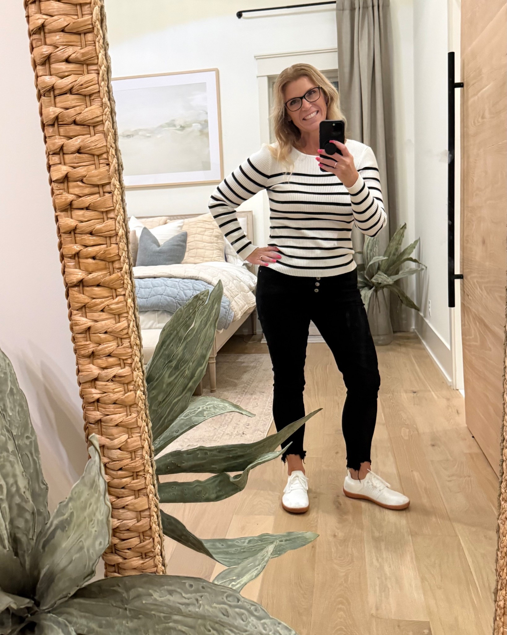 This is the most comfortable outfit! Jeans have stretched to them, shoes are seriously the most comfortable shoes I have ever worn! I’m at my besties house to decorate cookies with 20+ kids so you know I need comfort !

#LTKShoeCrush #LTKParties #LTKFindsUnder50