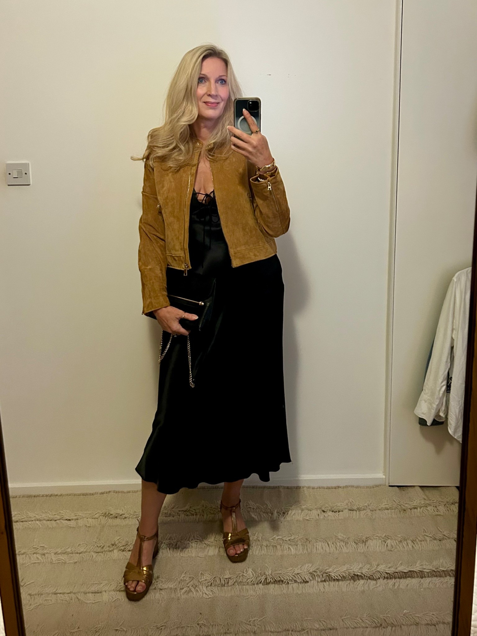 Autumn Outfits Uk

Satin and suede, end of summer layers 

Cropped suede jacket, midi satin dress, block heel sandals 

#ltkfamily #ltksummer #ltkautumn


#LTKdatenight #LTKautumn #LTKstyletip