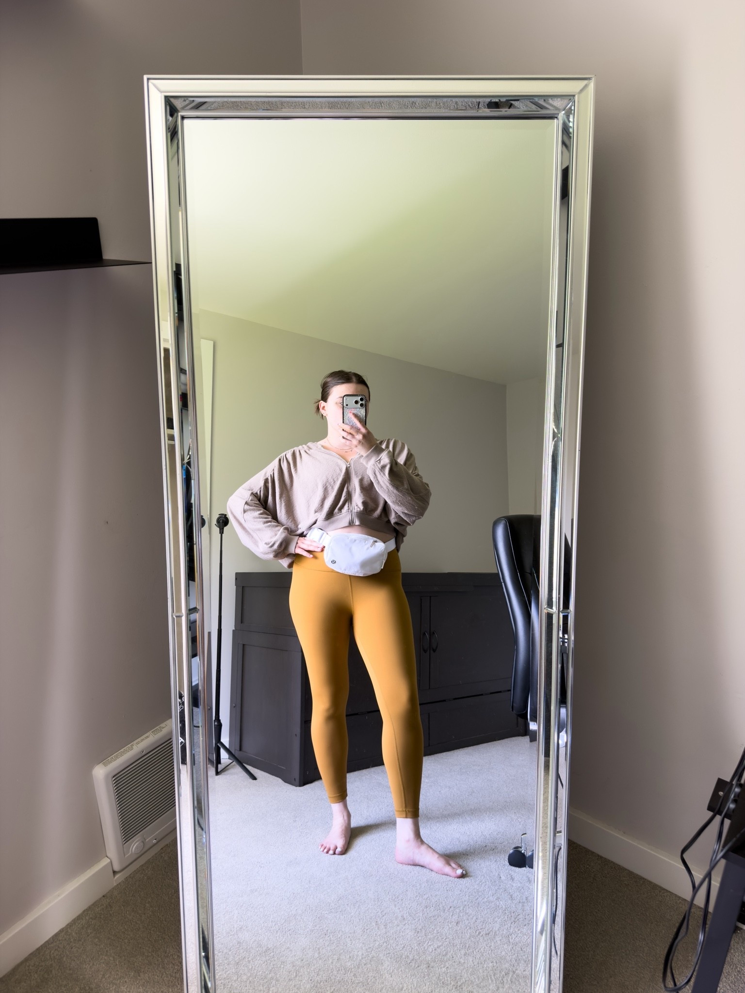 Easy hot girl walk outfit! Perfect for a low impact workout 🤭

I’m wearing a M sweatshirt and size L leggings

#LTKootd #LTKfitnessgoals #LTKMidsize