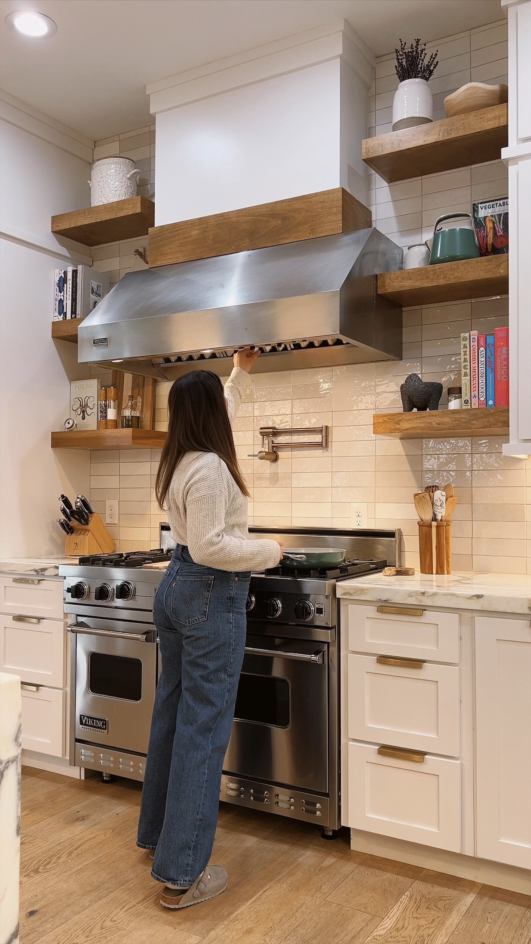 Kitchen is done, and now time to set up and get cooking 

#LTKhome #LTKVideo