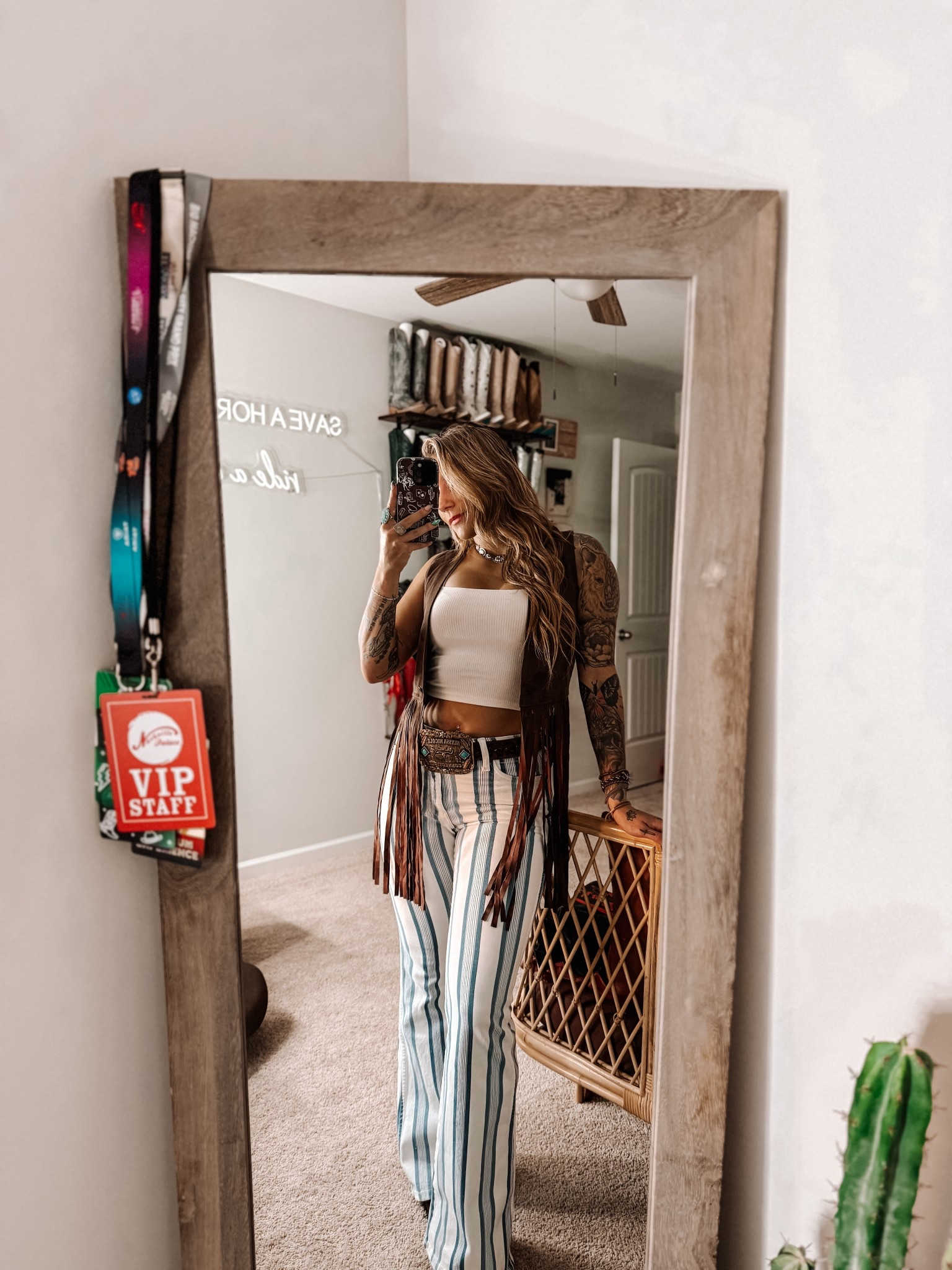 loving this fit, perfect for a concert or even just a night out! I ended up paring it with a brown cowboy hat from prohat as well!
