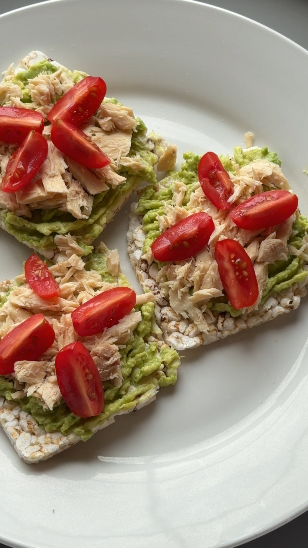 High-protein, low-calorie snacks don’t have to be boring. This rice crisp snack loaded with tuna, creamy avocado, and fresh tomatoes is my go-to when I want something filling, clean, and actually delicious. Perfect for weight loss, clean eating, and quick healthy meals that keep you full without the crash. Easy, balanced, and protein-packed for busy days.

#HighProteinSnack #LowCalorieMeals #HealthySnackIdeas #WeightLossFriendly #CleanEatingRecipes #ProteinPacked #EasyHealthyMeals #HealthyLifestyle #LTKFinds

#LTKfitnessgoals #LTKActive #LTKfoodie